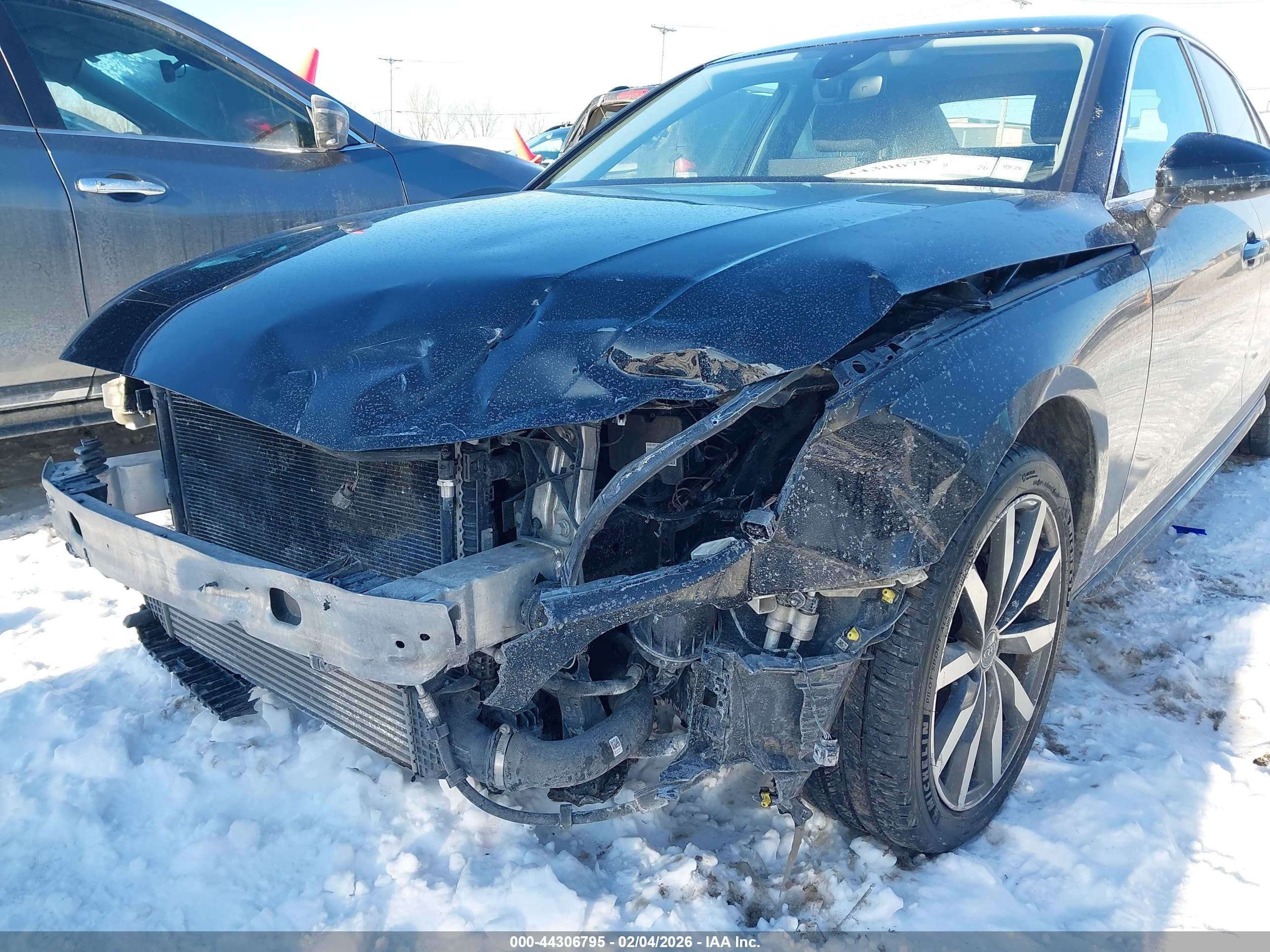 AUDI A4 image 6