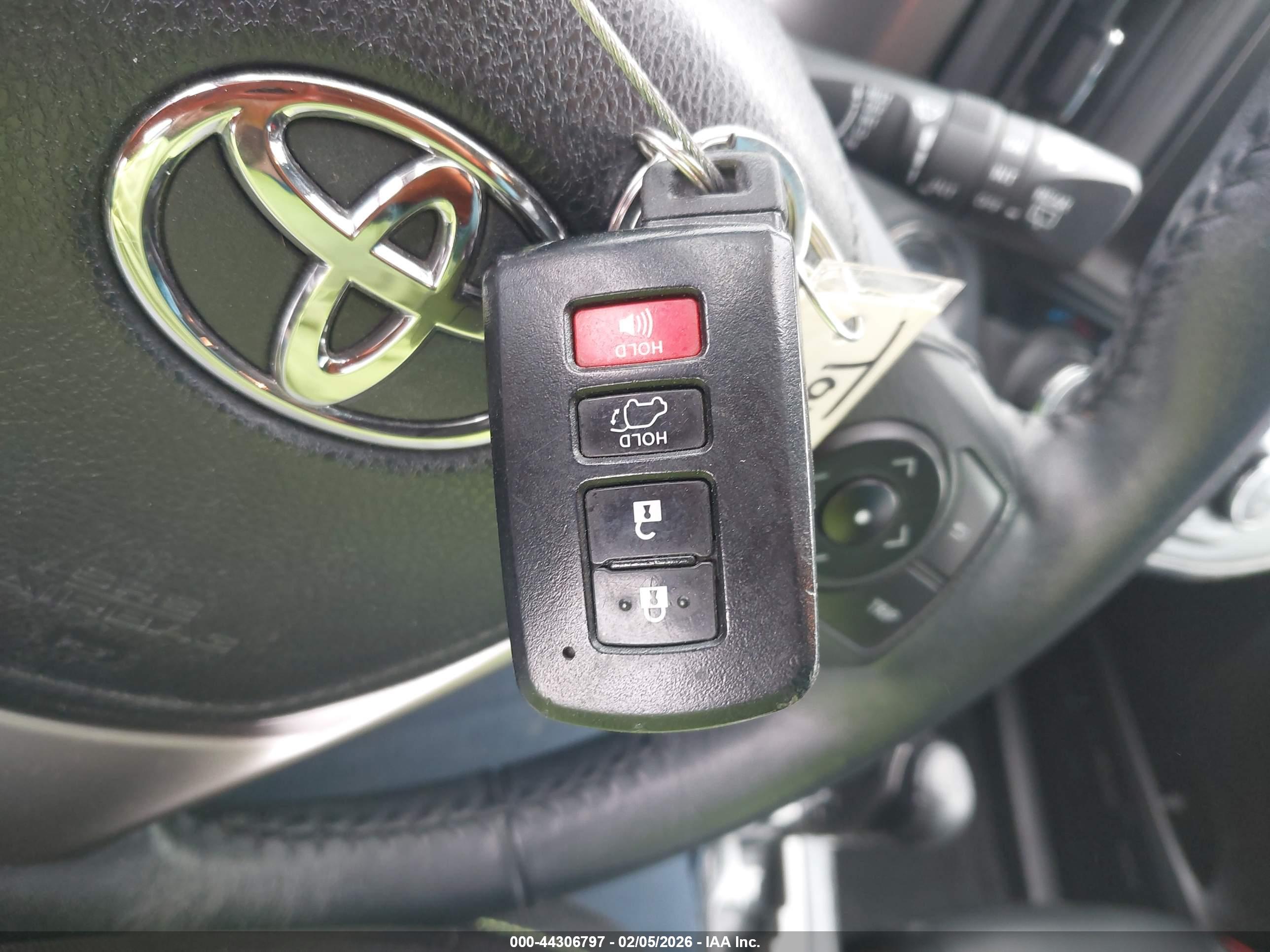 TOYOTA RAV4 image 11