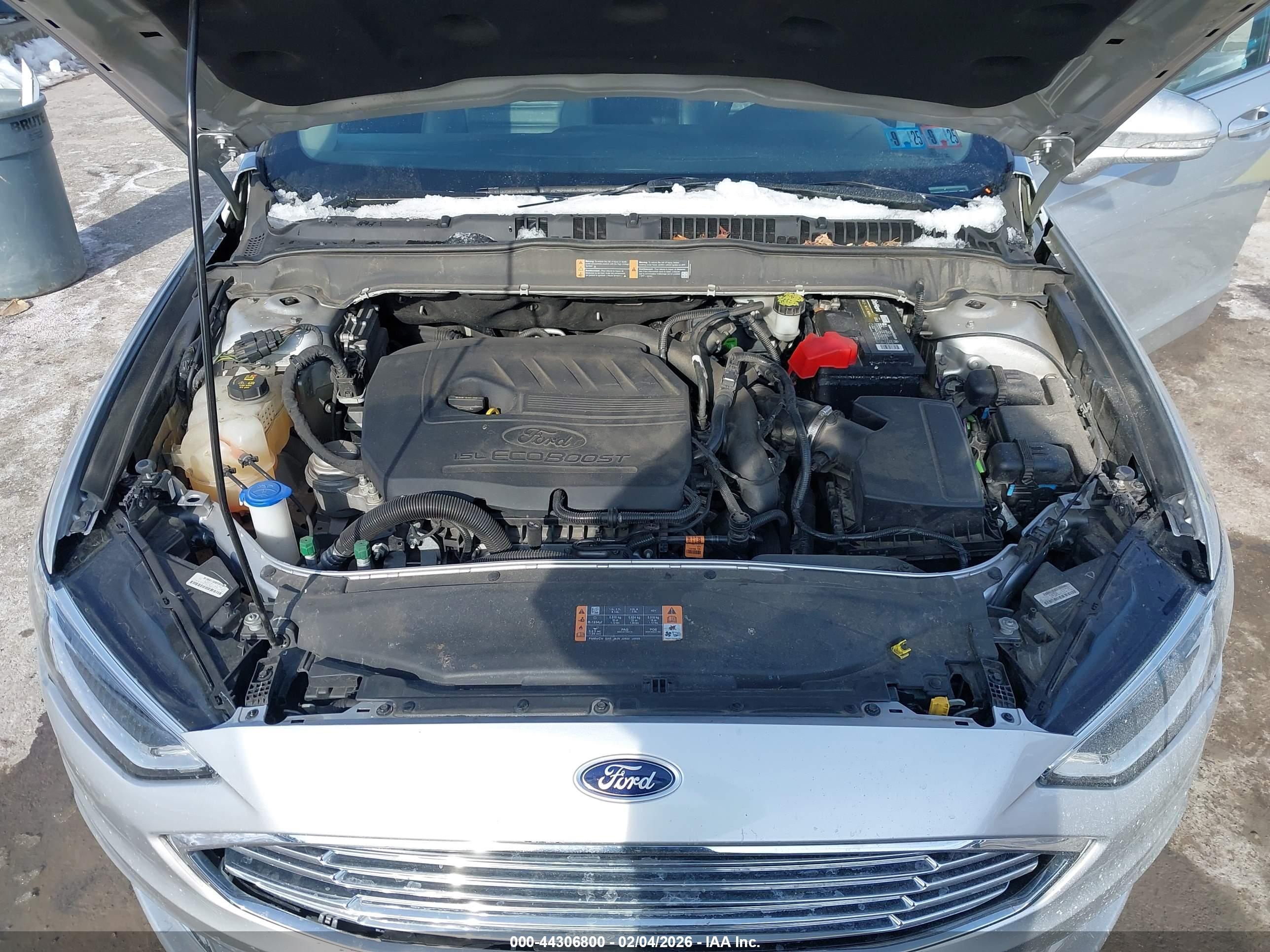 FORD FUSION image 10