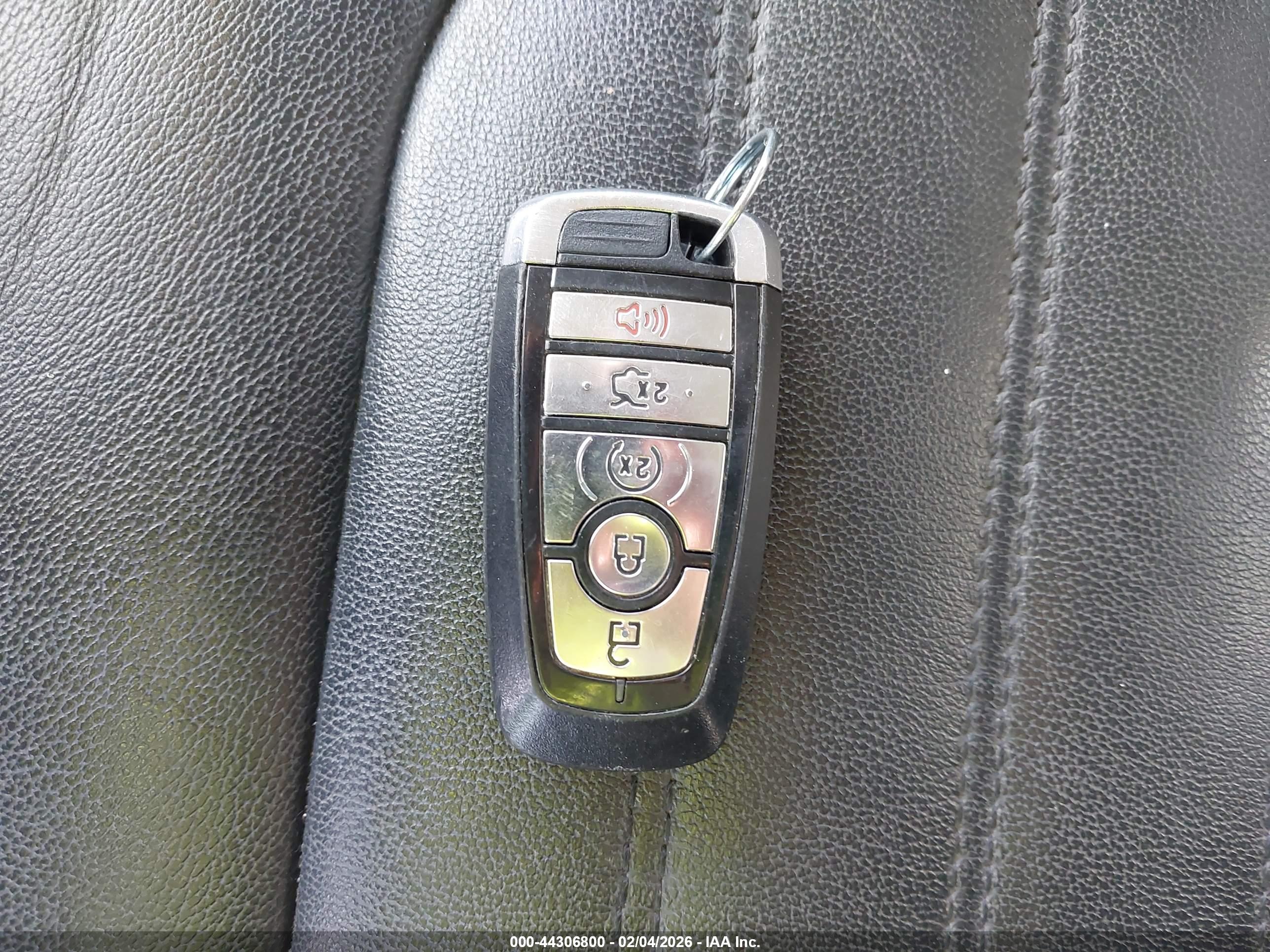FORD FUSION image 11