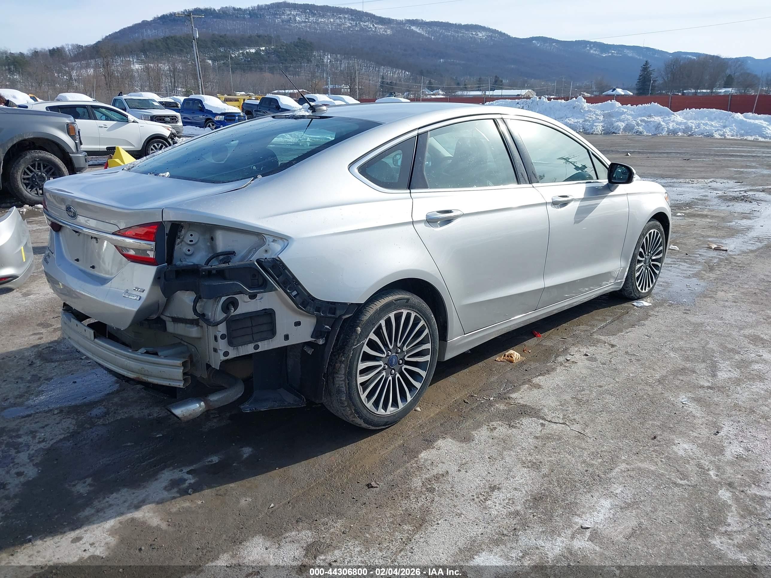 FORD FUSION image 4