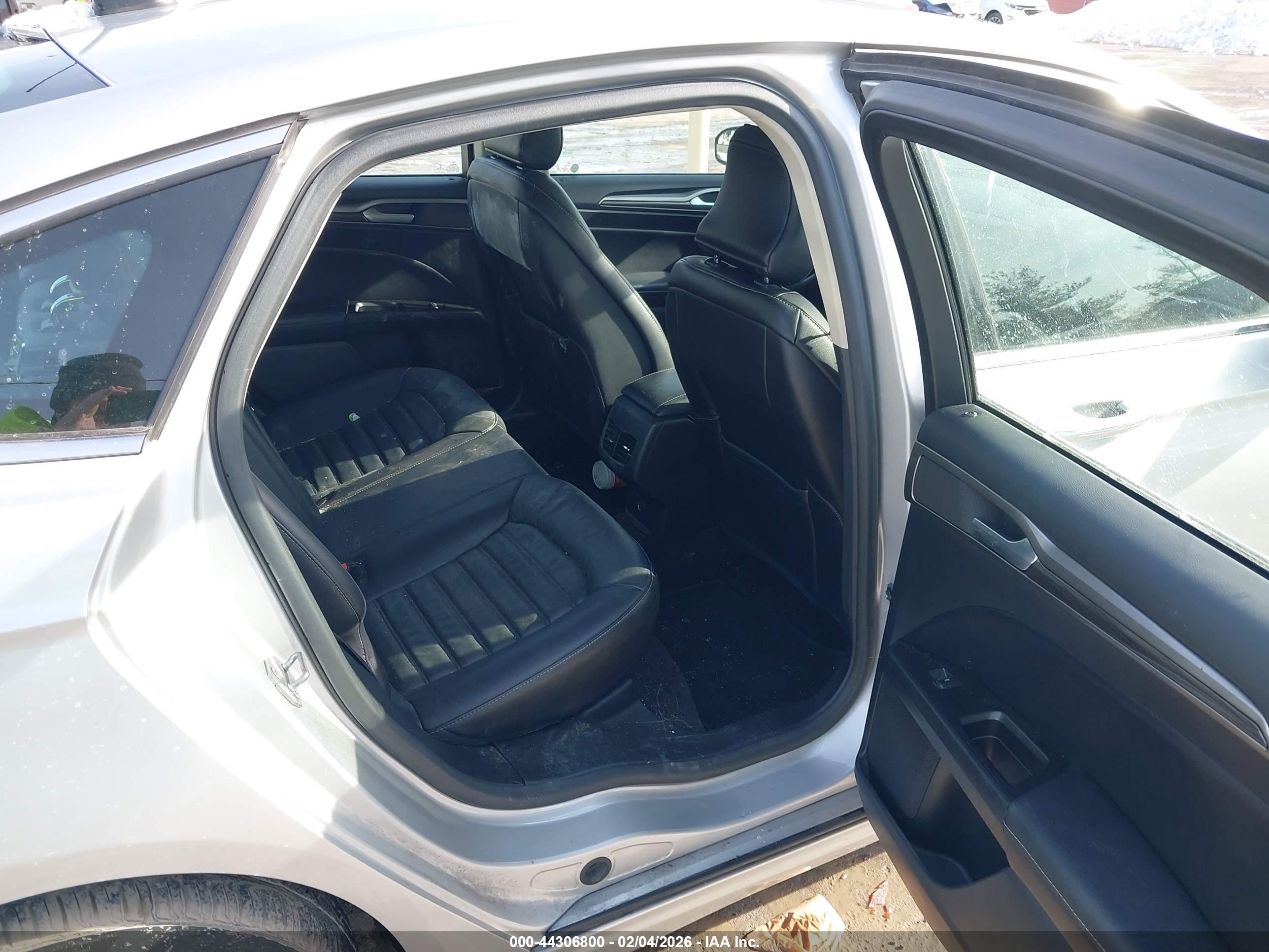 FORD FUSION image 8