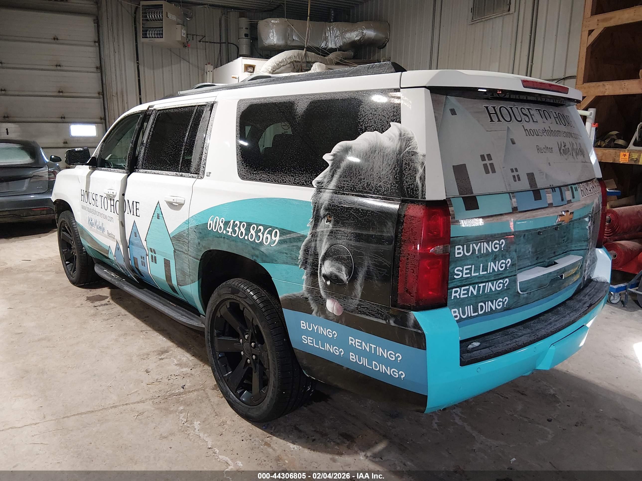 CHEVROLET SUBURBAN image 3