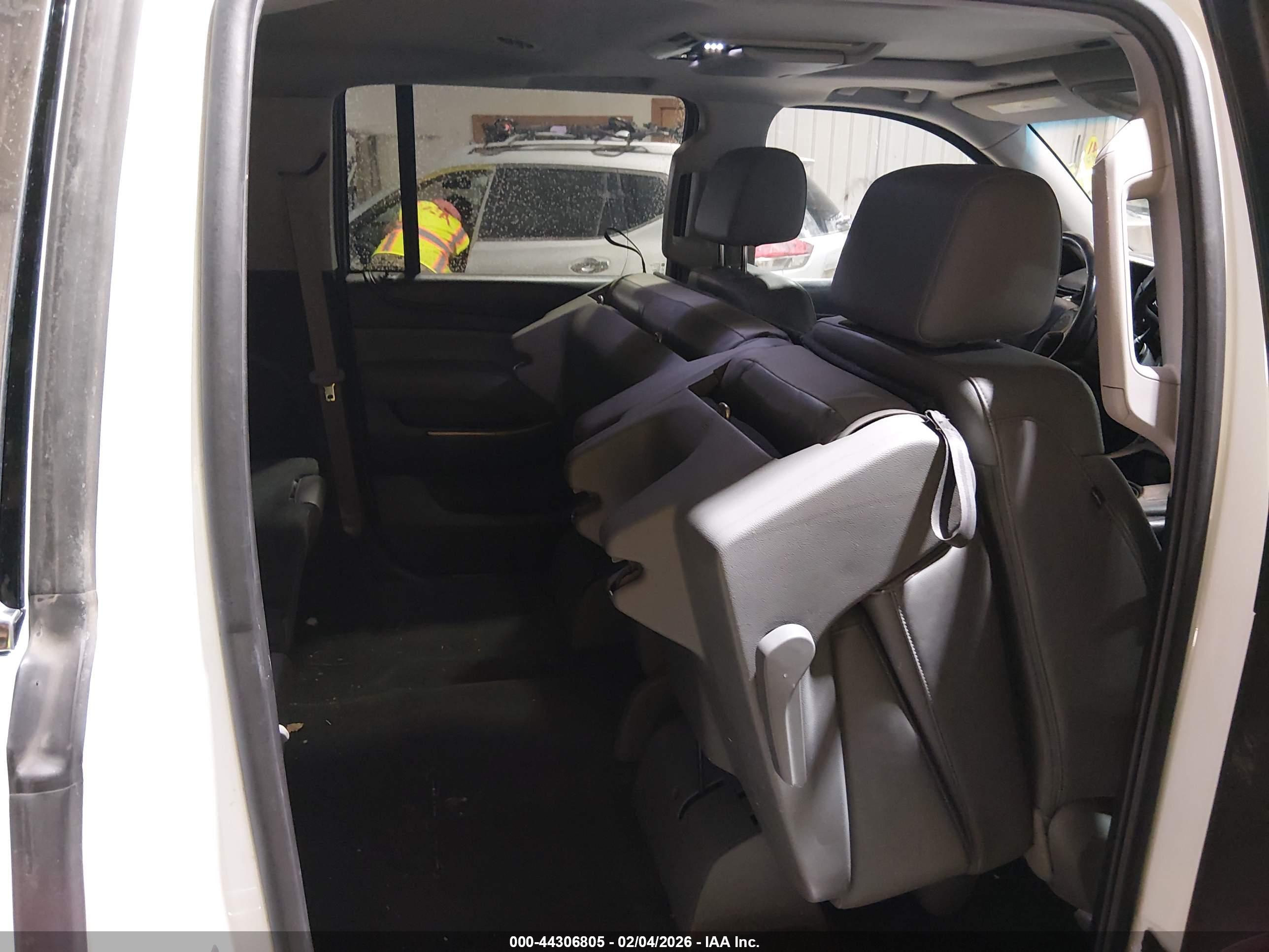 CHEVROLET SUBURBAN image 8