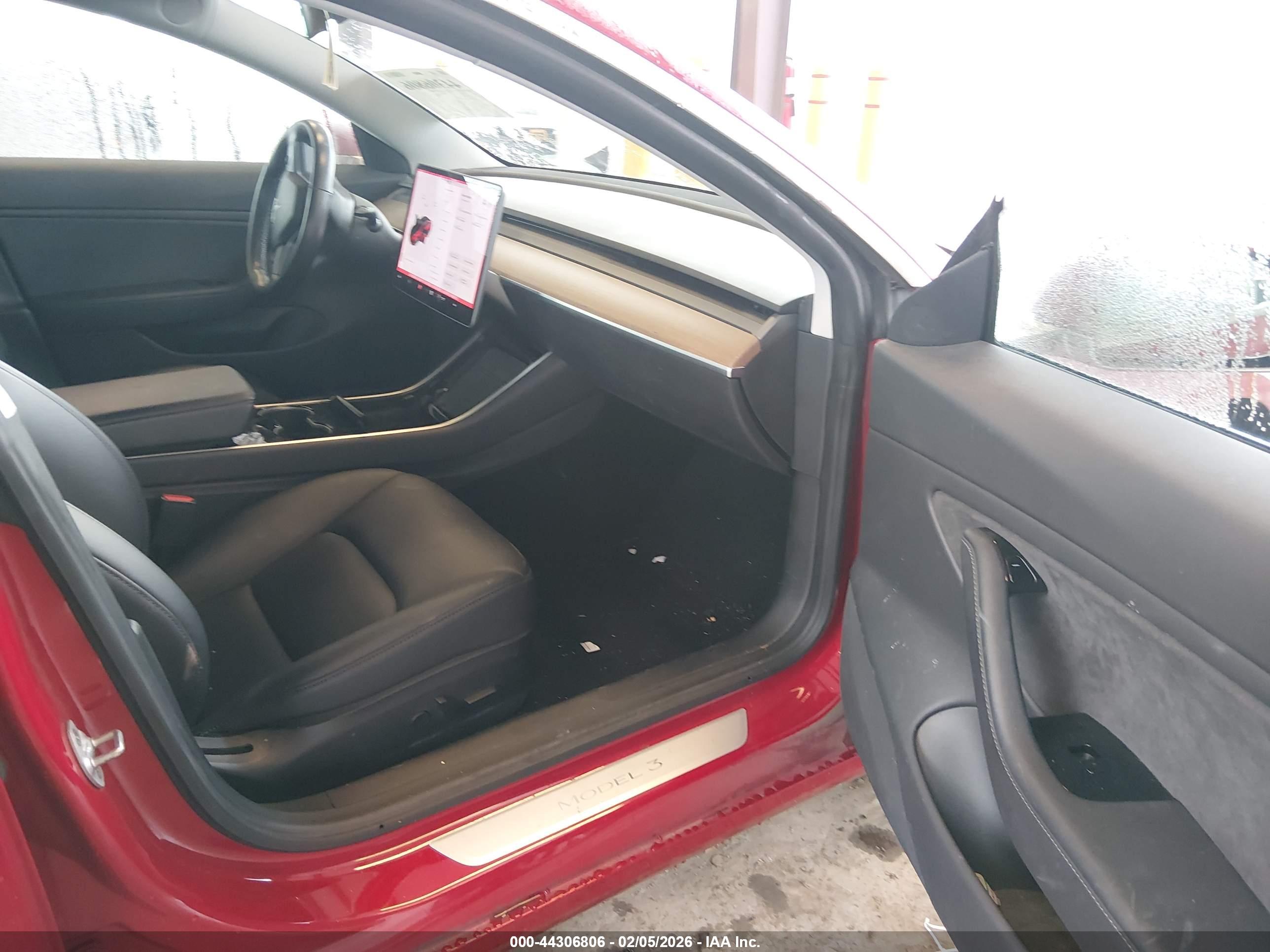 TESLA MODEL image 5