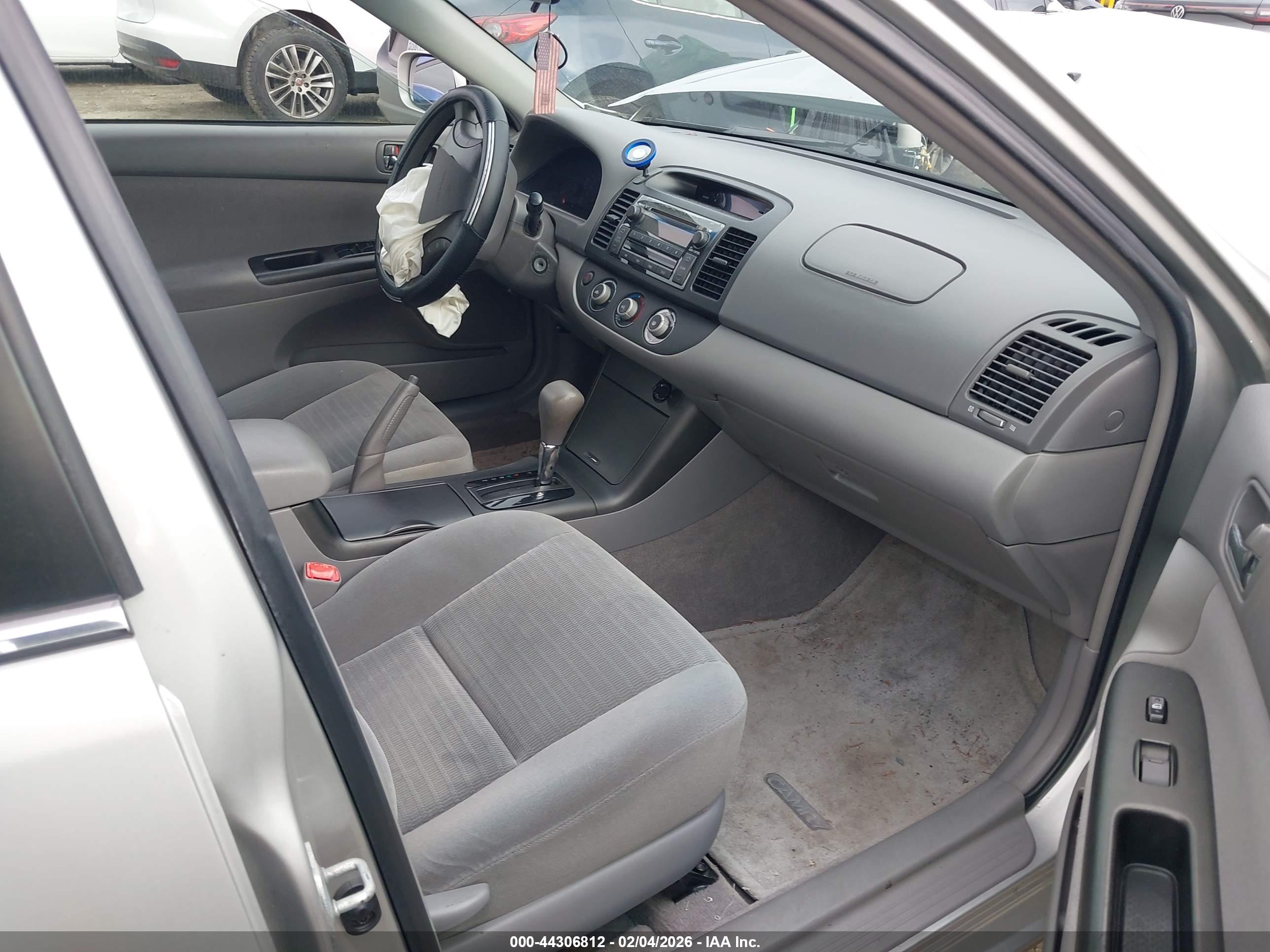 TOYOTA CAMRY image 5