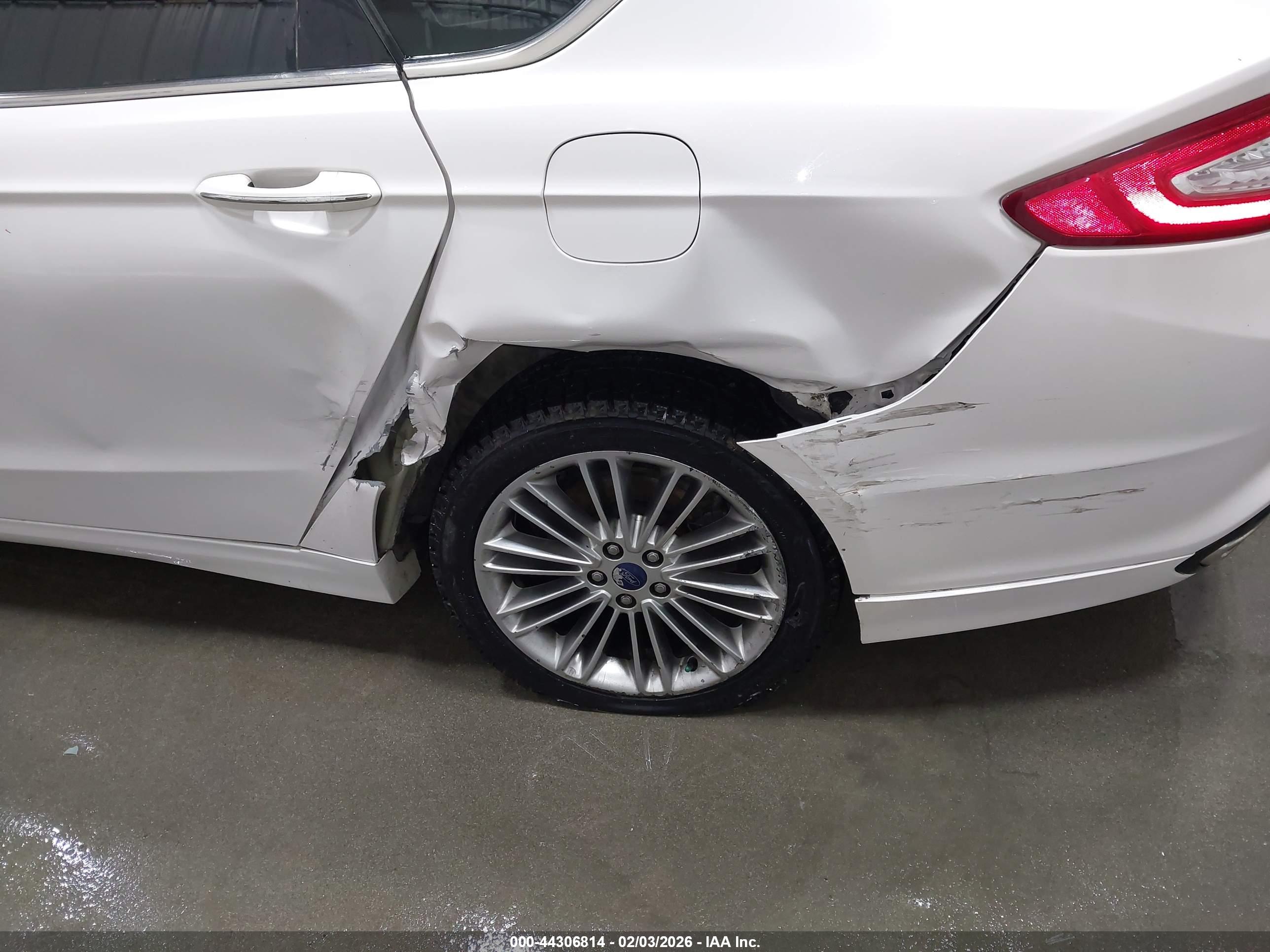 FORD FUSION image 6