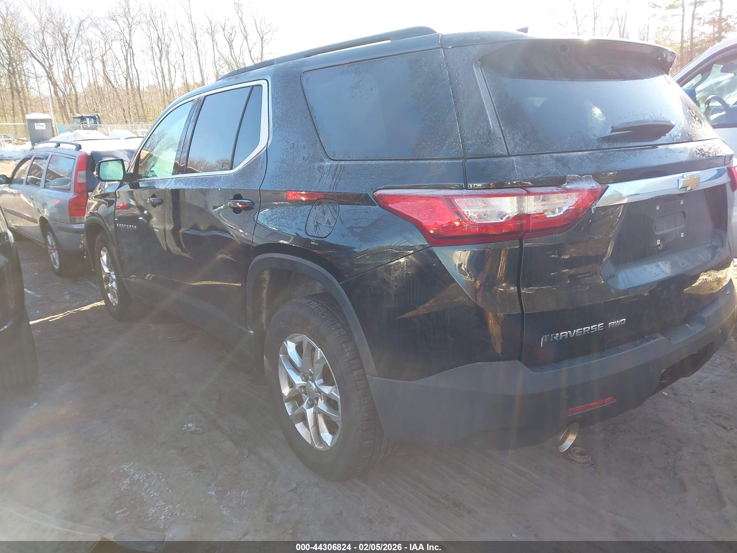 CHEVROLET TRAVERSE image 3