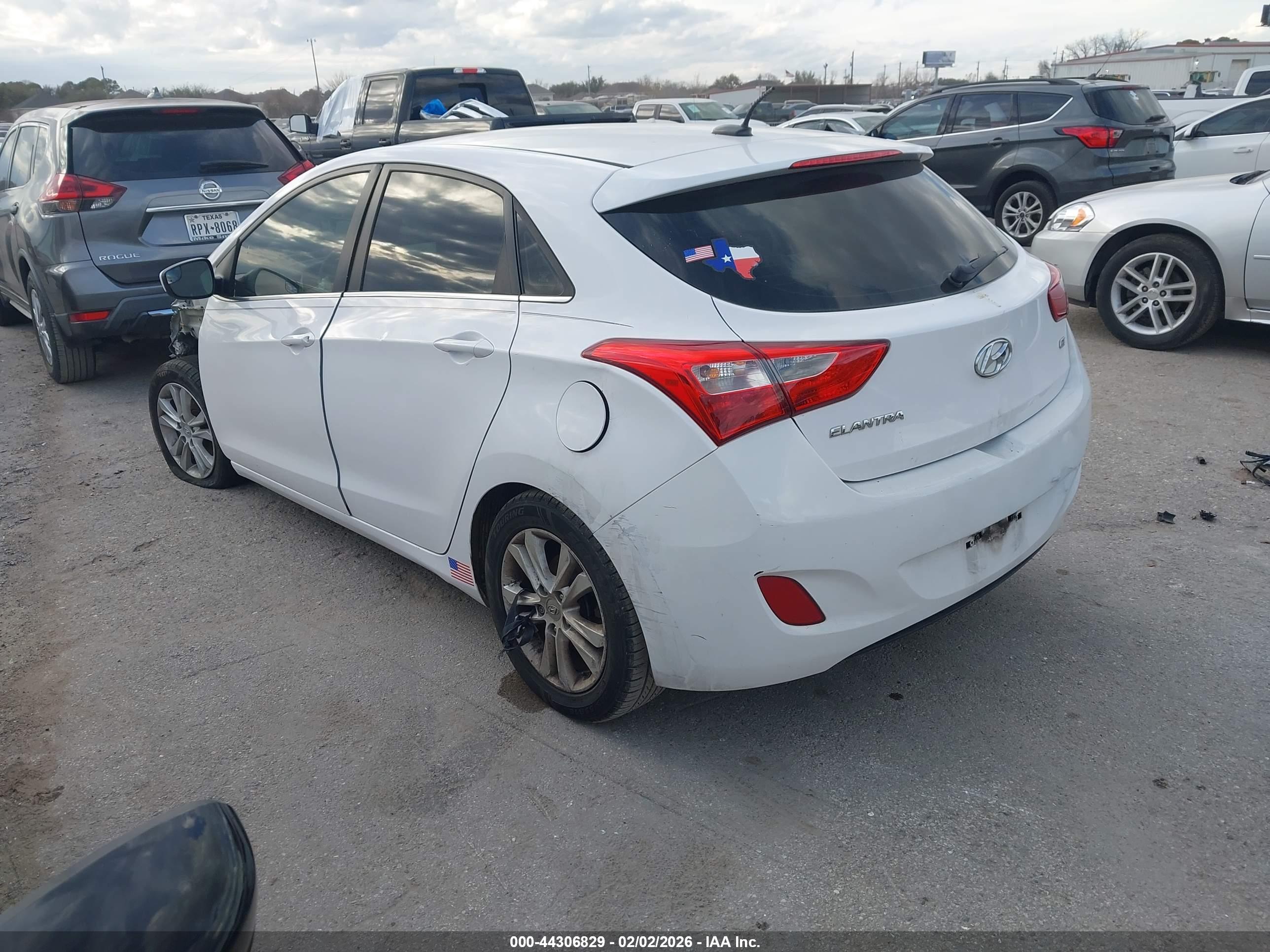 HYUNDAI ELANTRA image 3