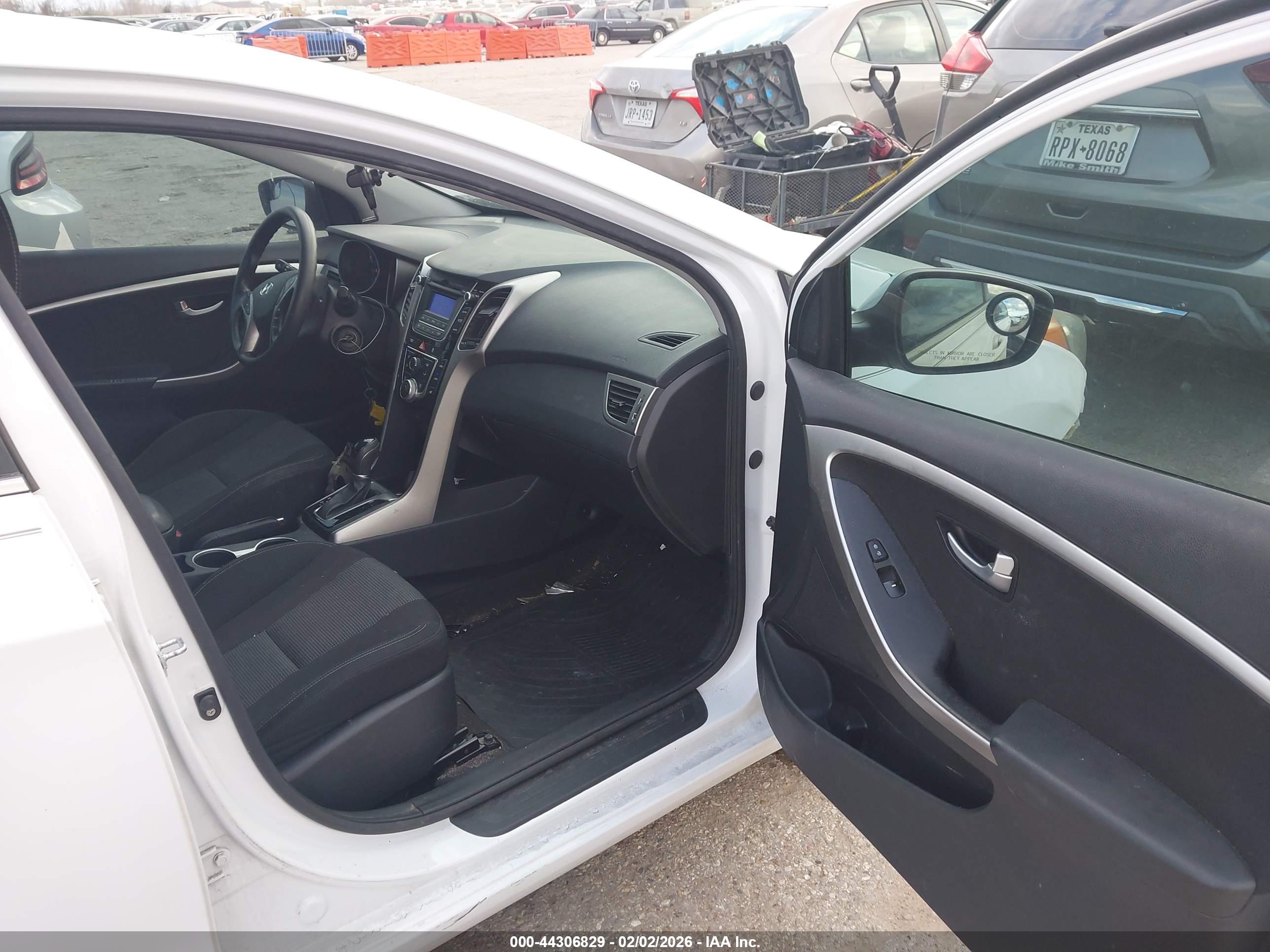 HYUNDAI ELANTRA image 5