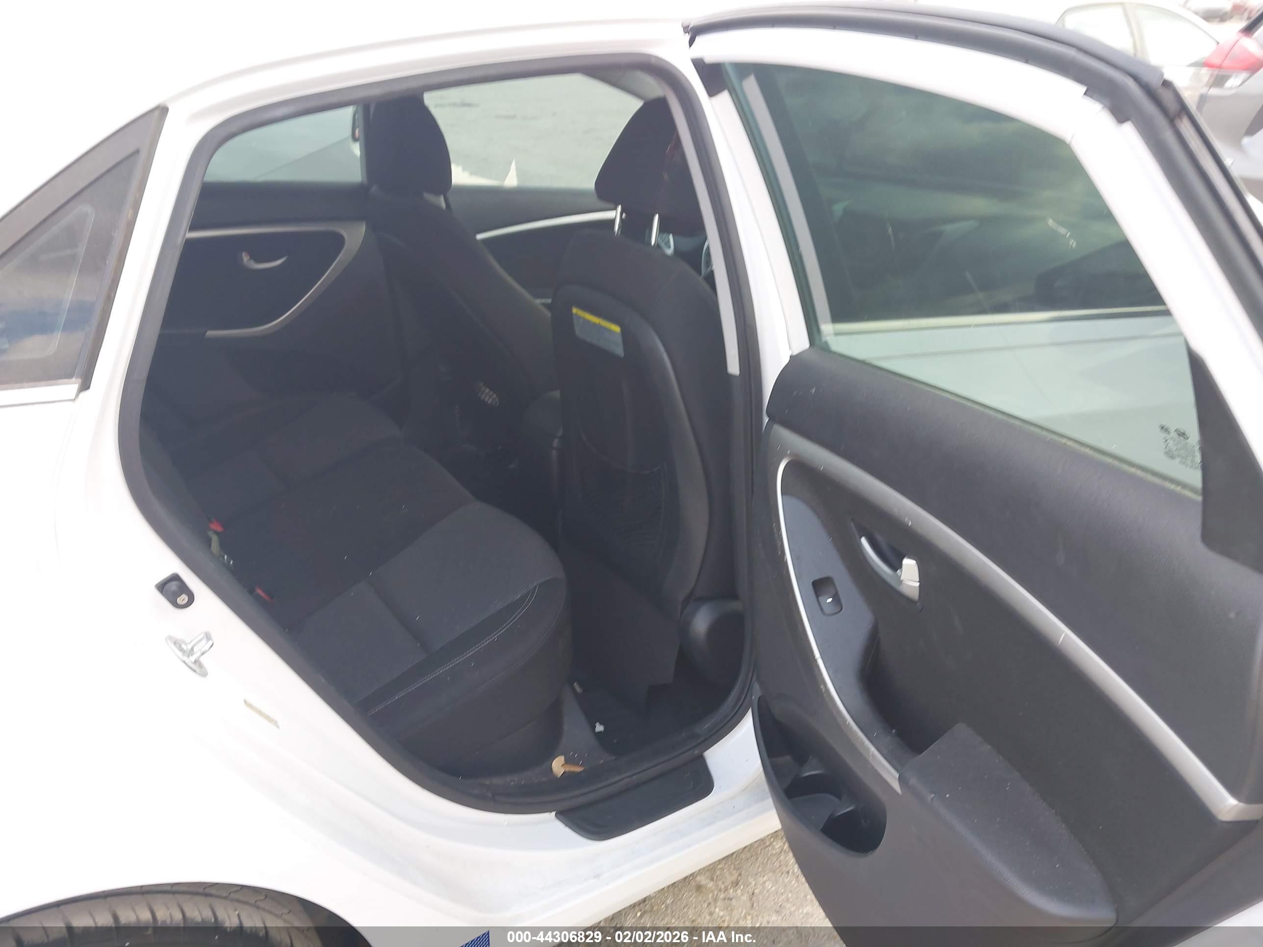 HYUNDAI ELANTRA image 8
