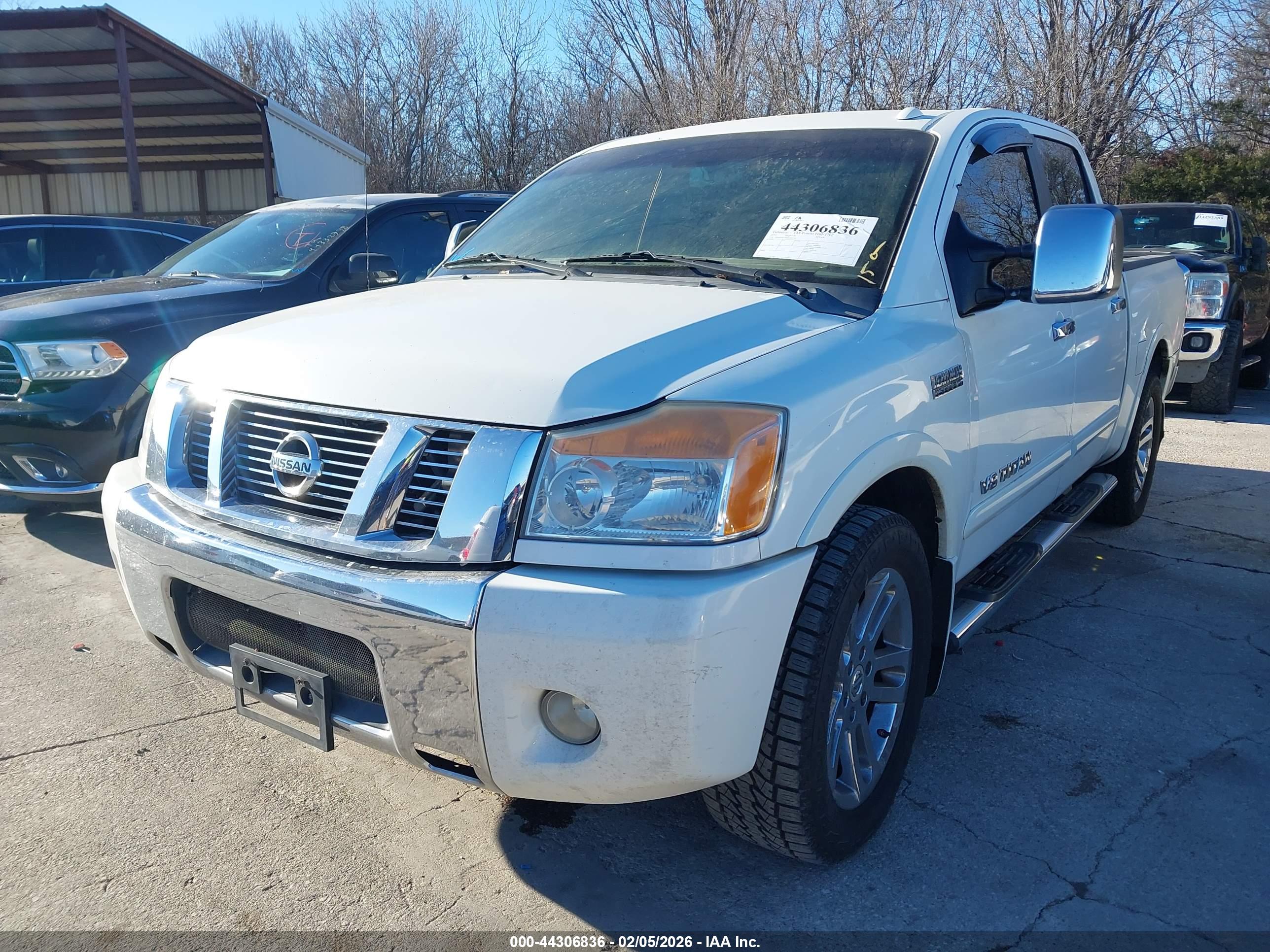 NISSAN TITAN image 2