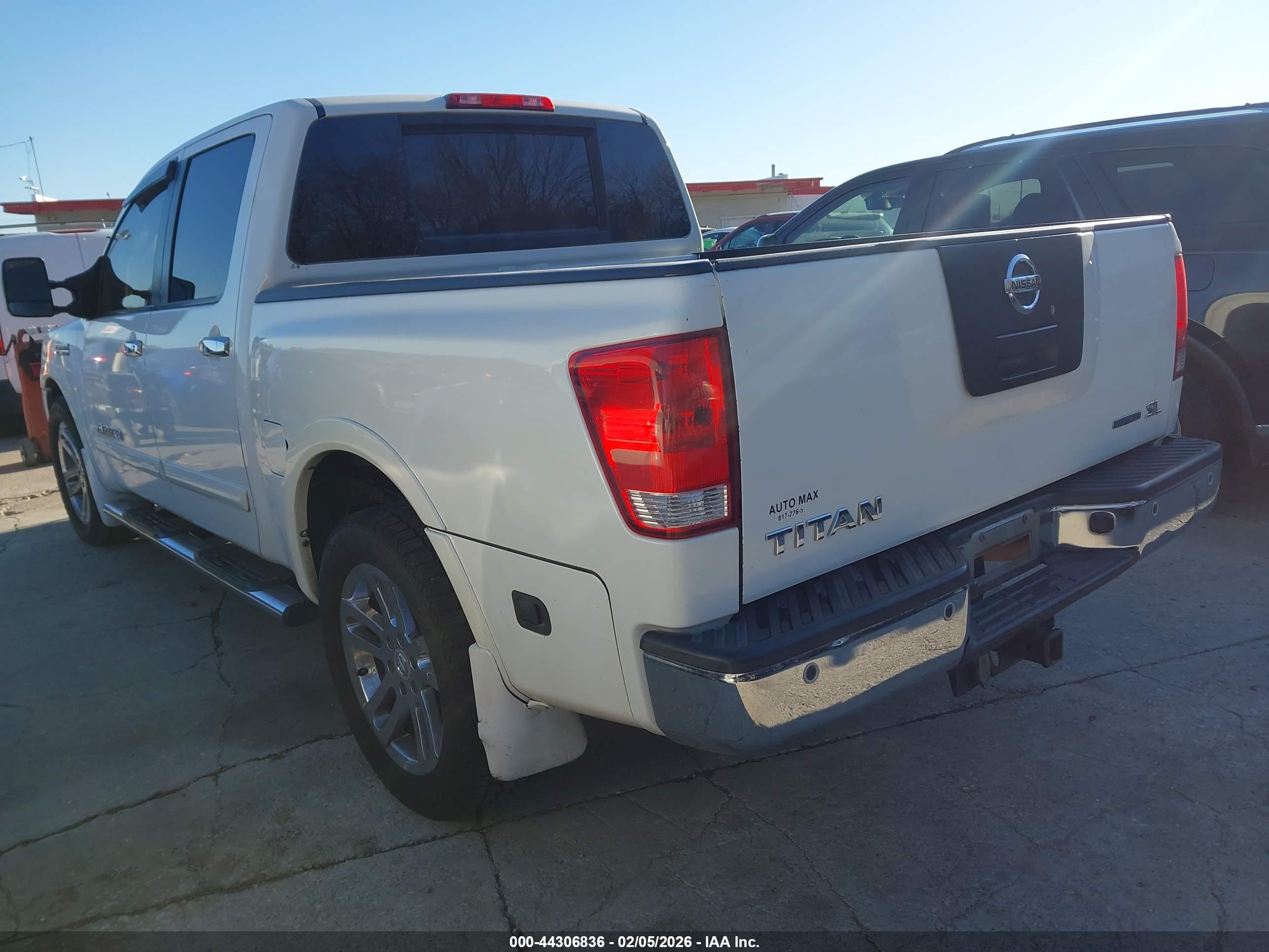 NISSAN TITAN image 3