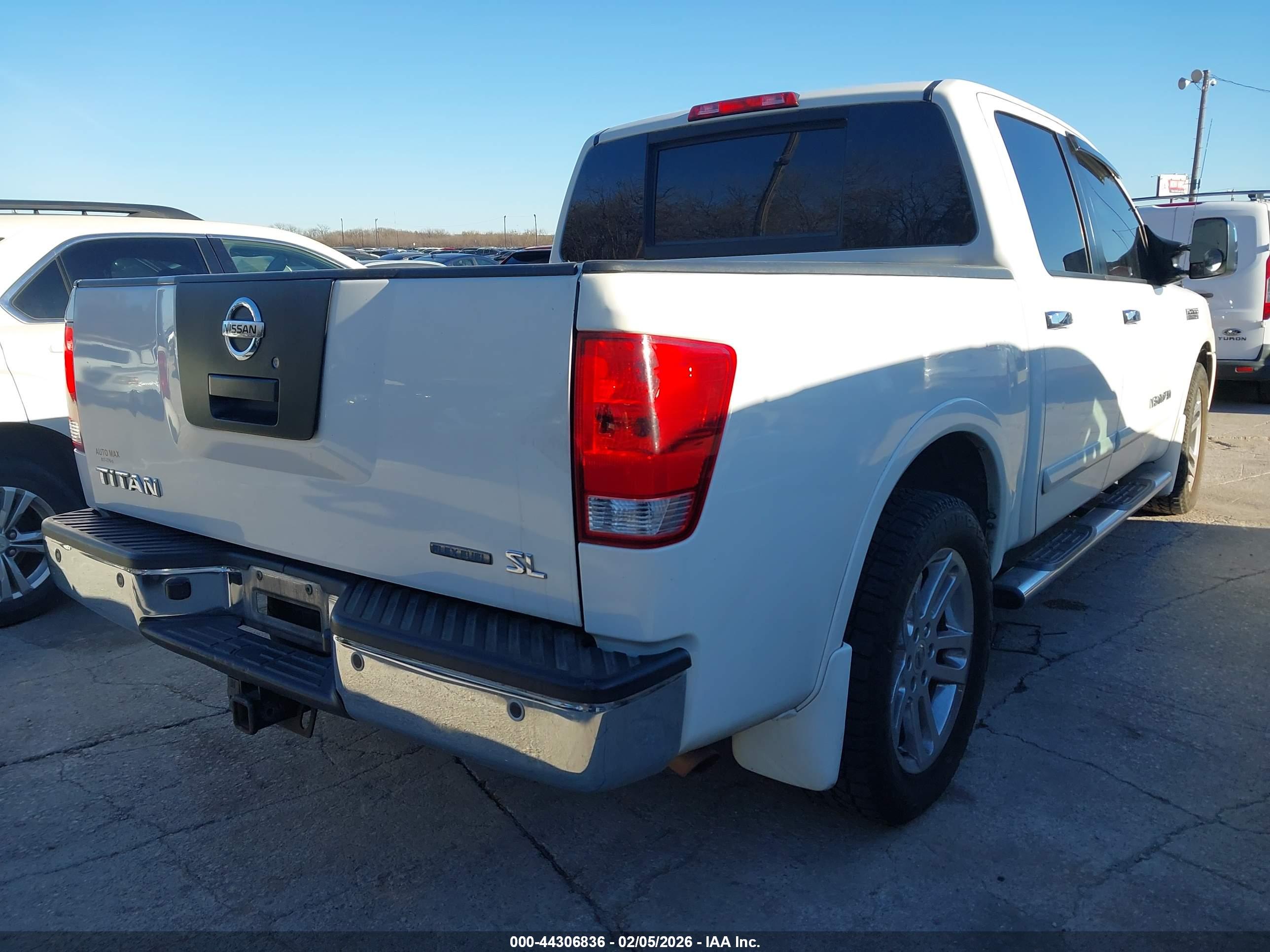 NISSAN TITAN image 4