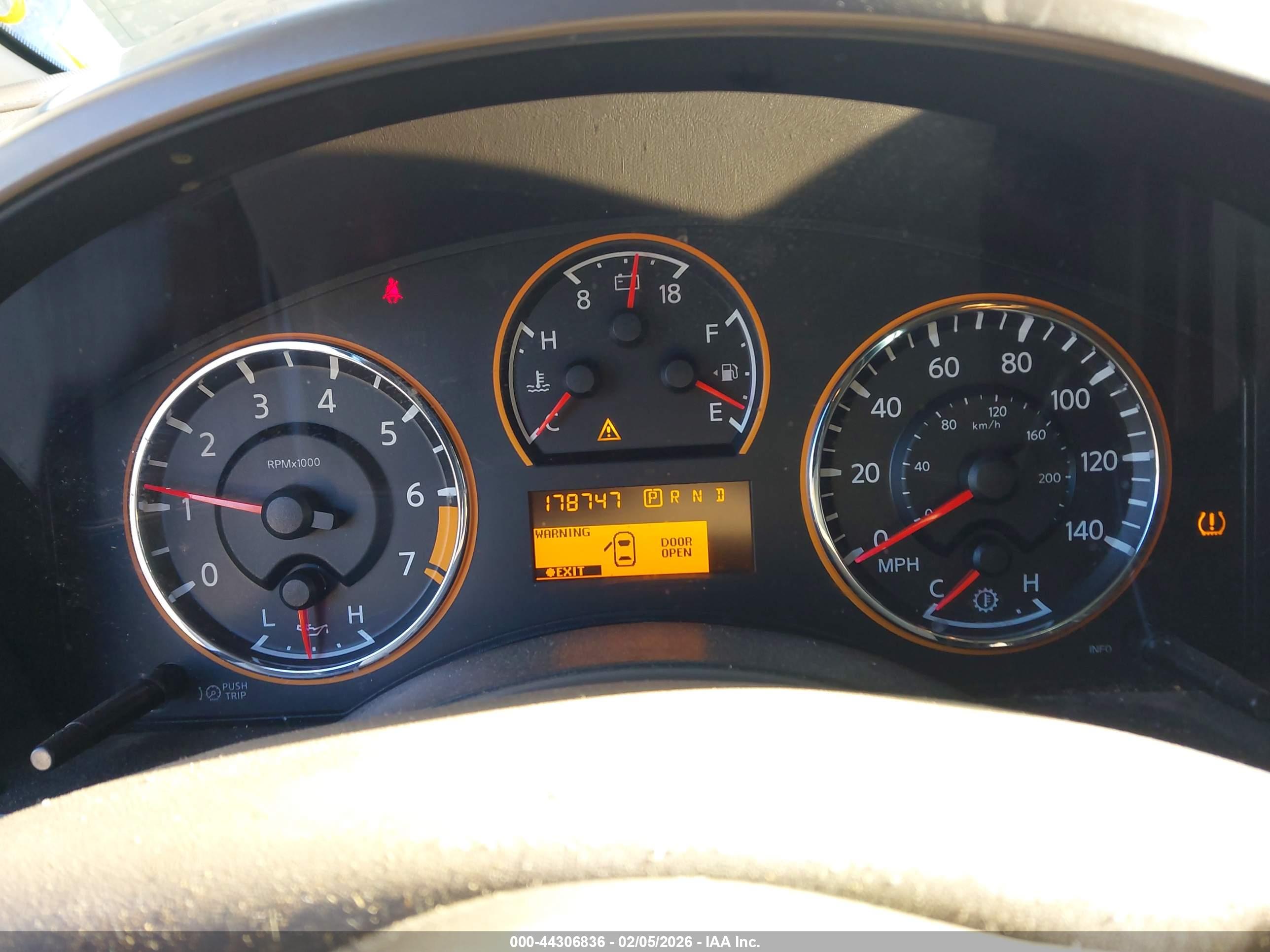 NISSAN TITAN image 7
