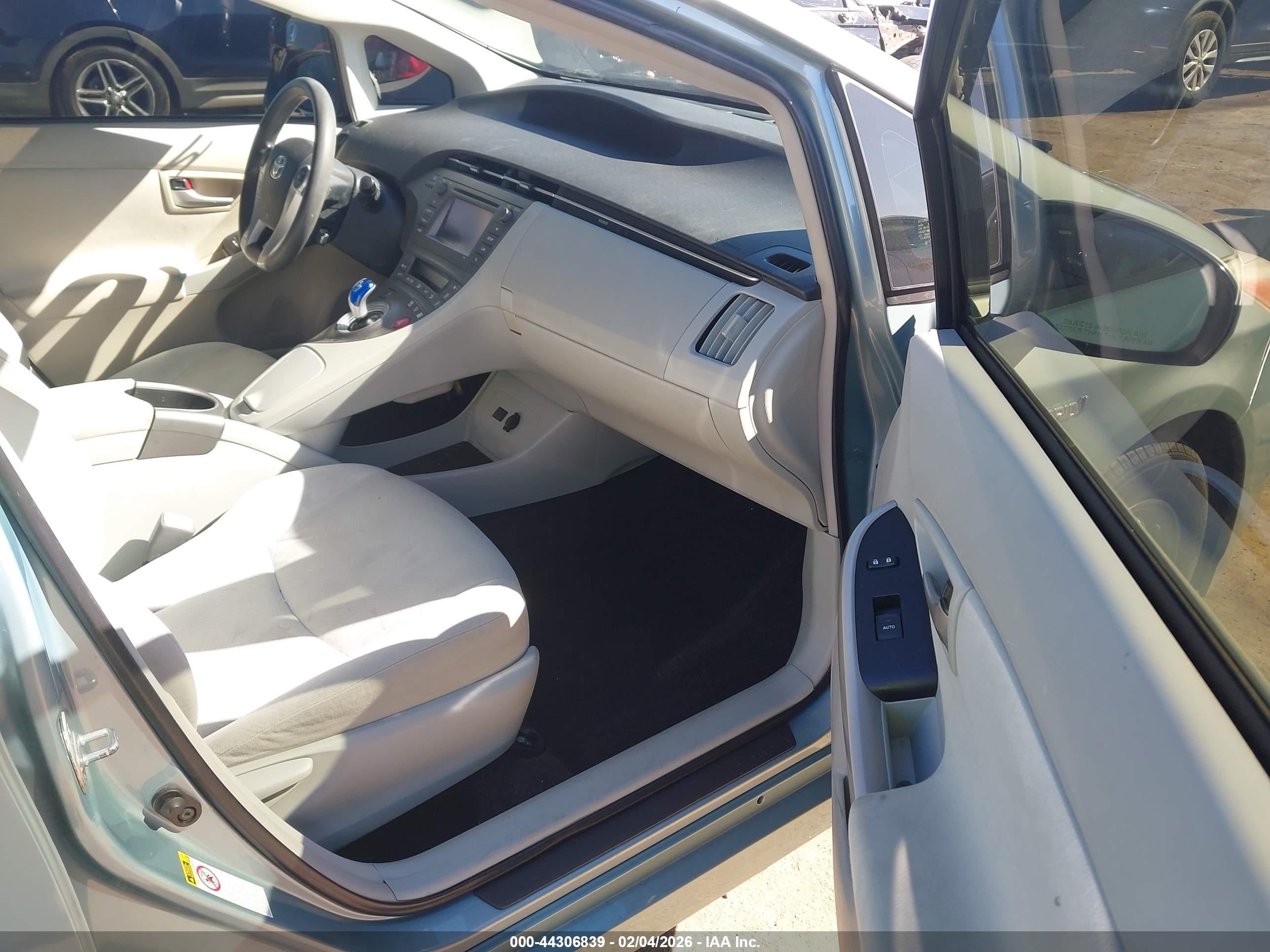 TOYOTA PRIUS image 5