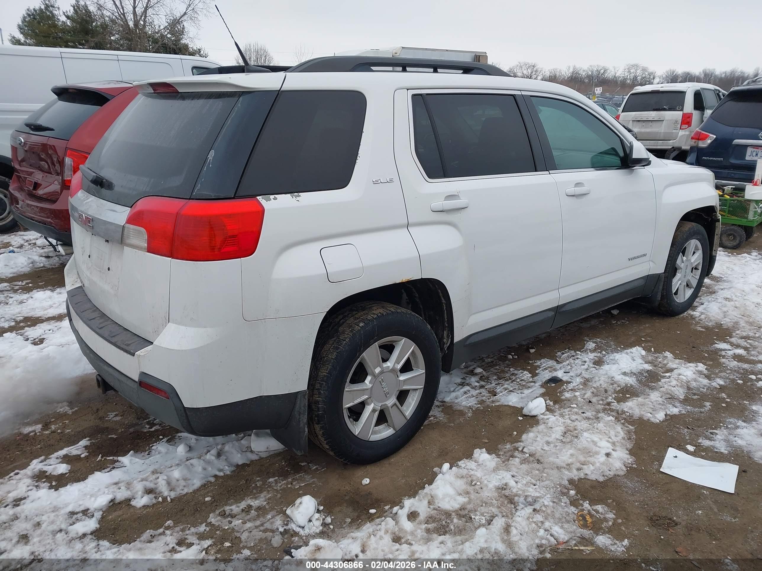GMC TERRAIN image 4