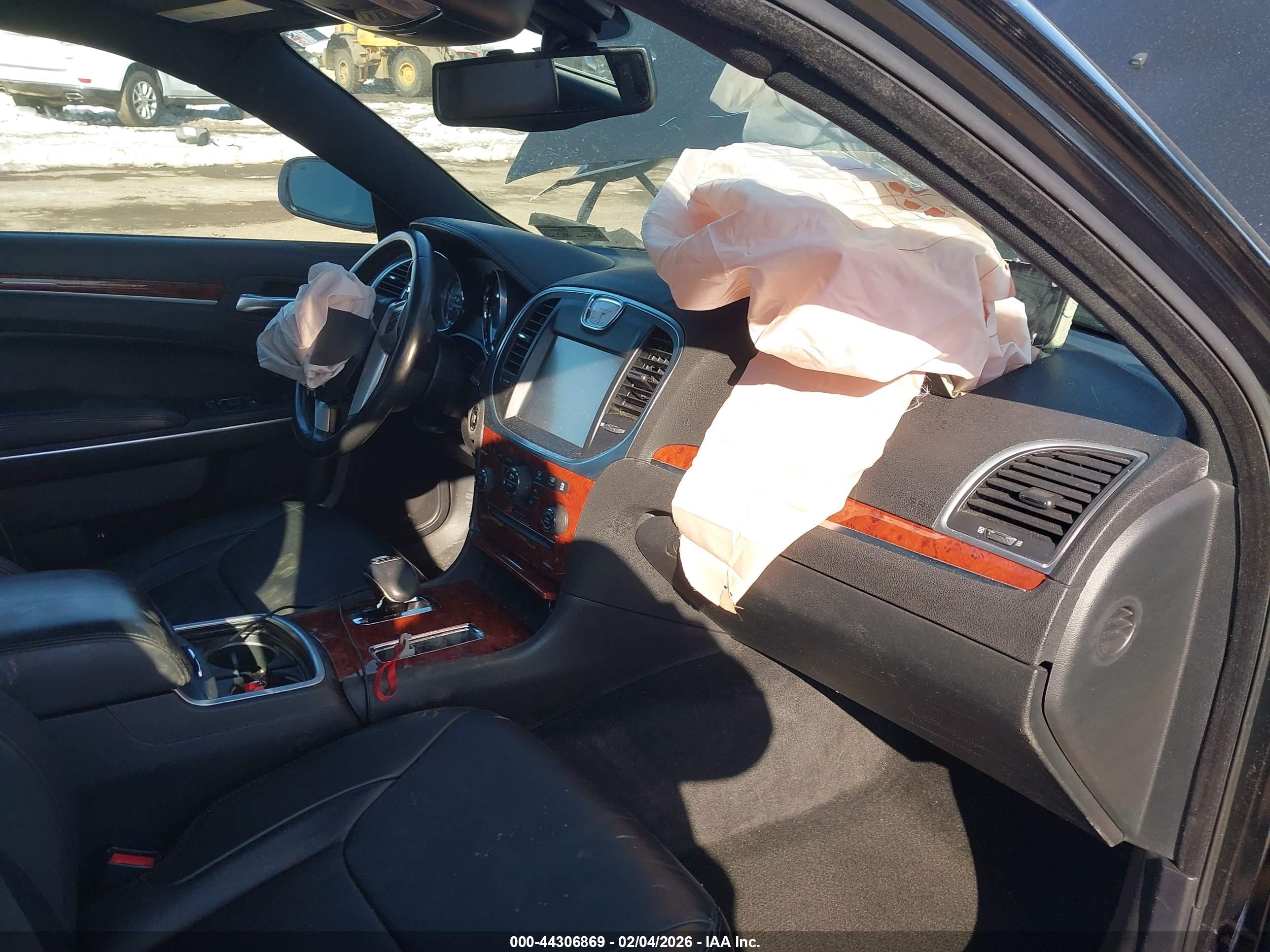 CHRYSLER 300 image 5