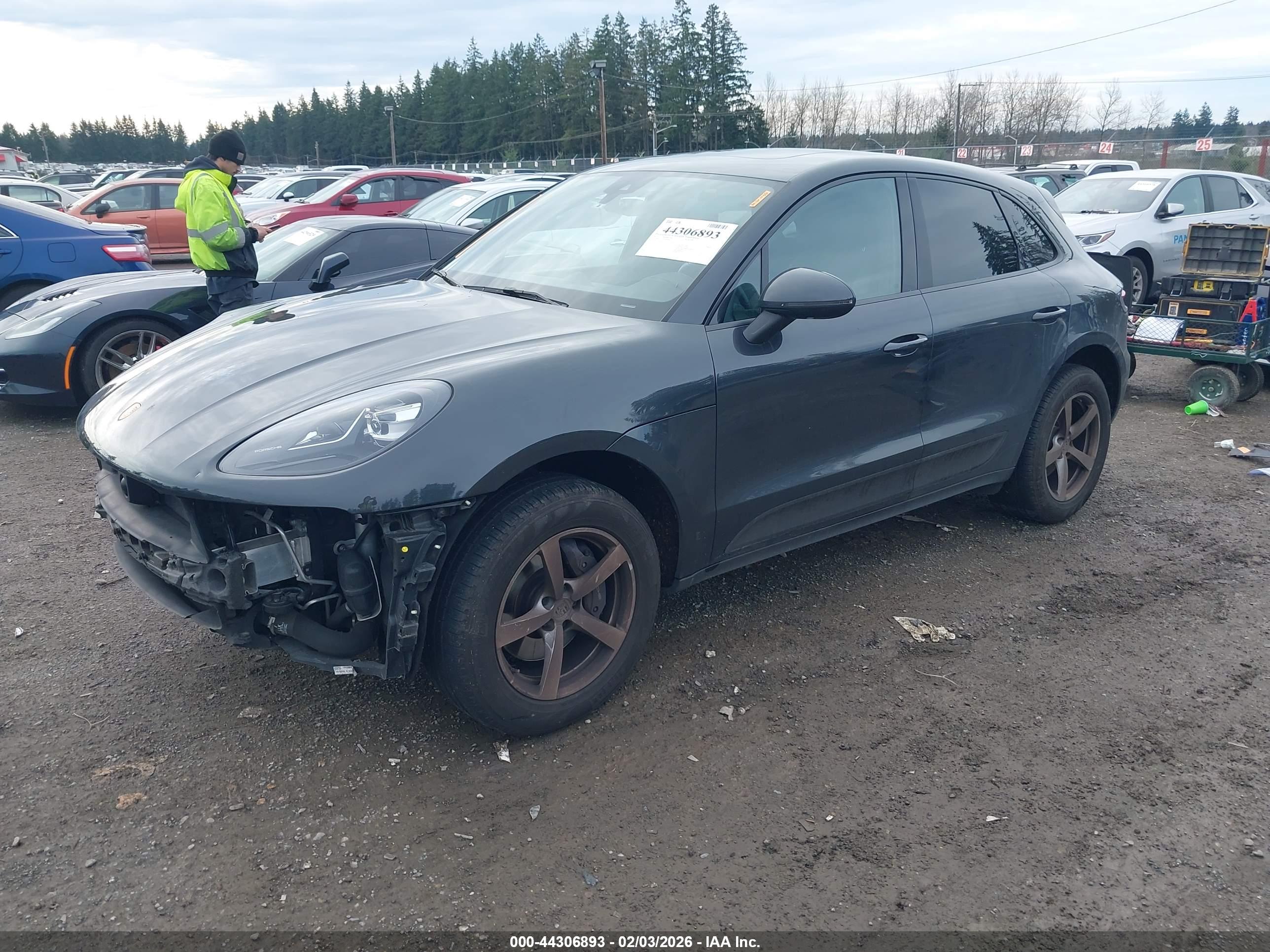 PORSCHE MACAN image 2