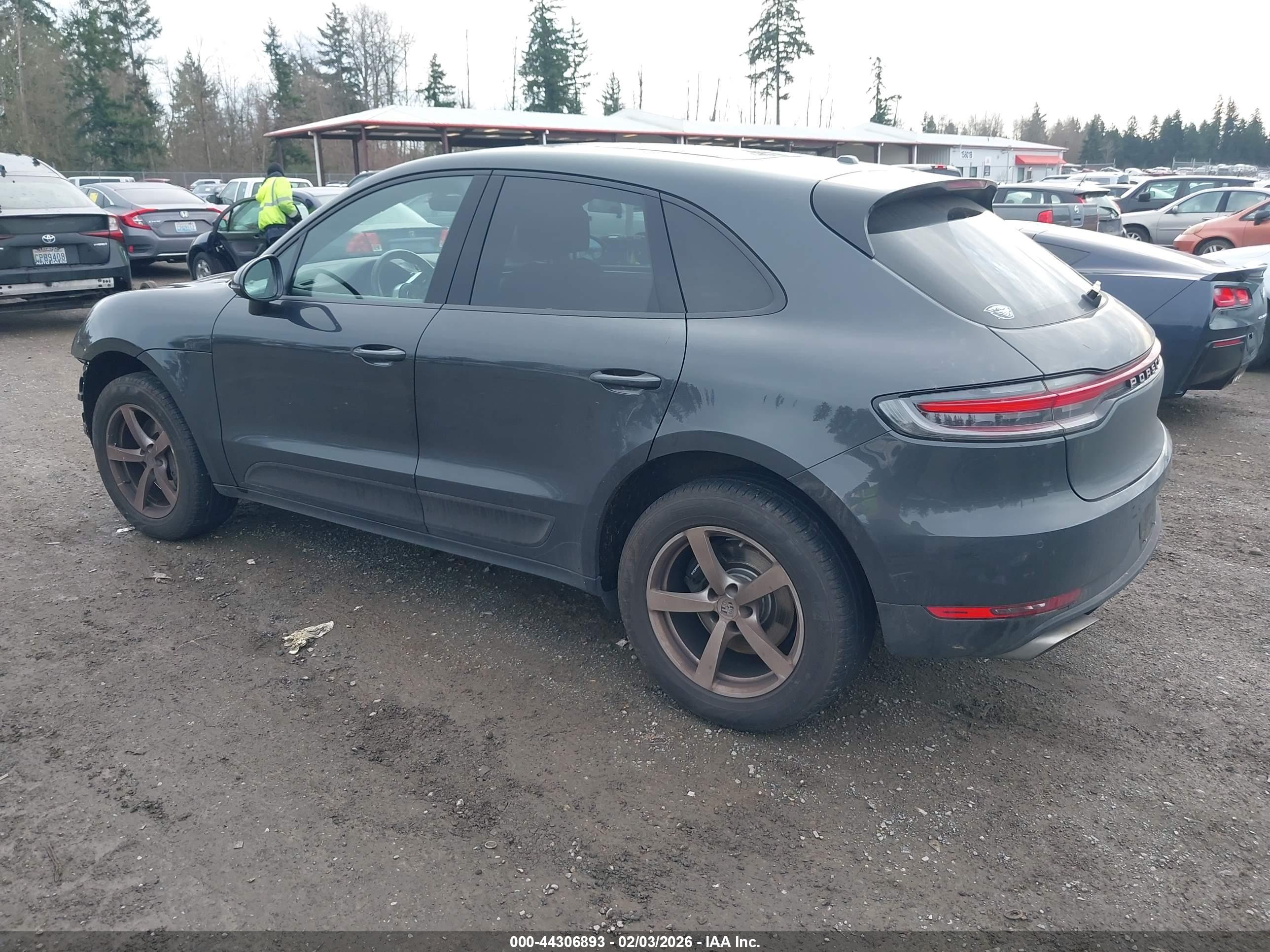 PORSCHE MACAN image 3