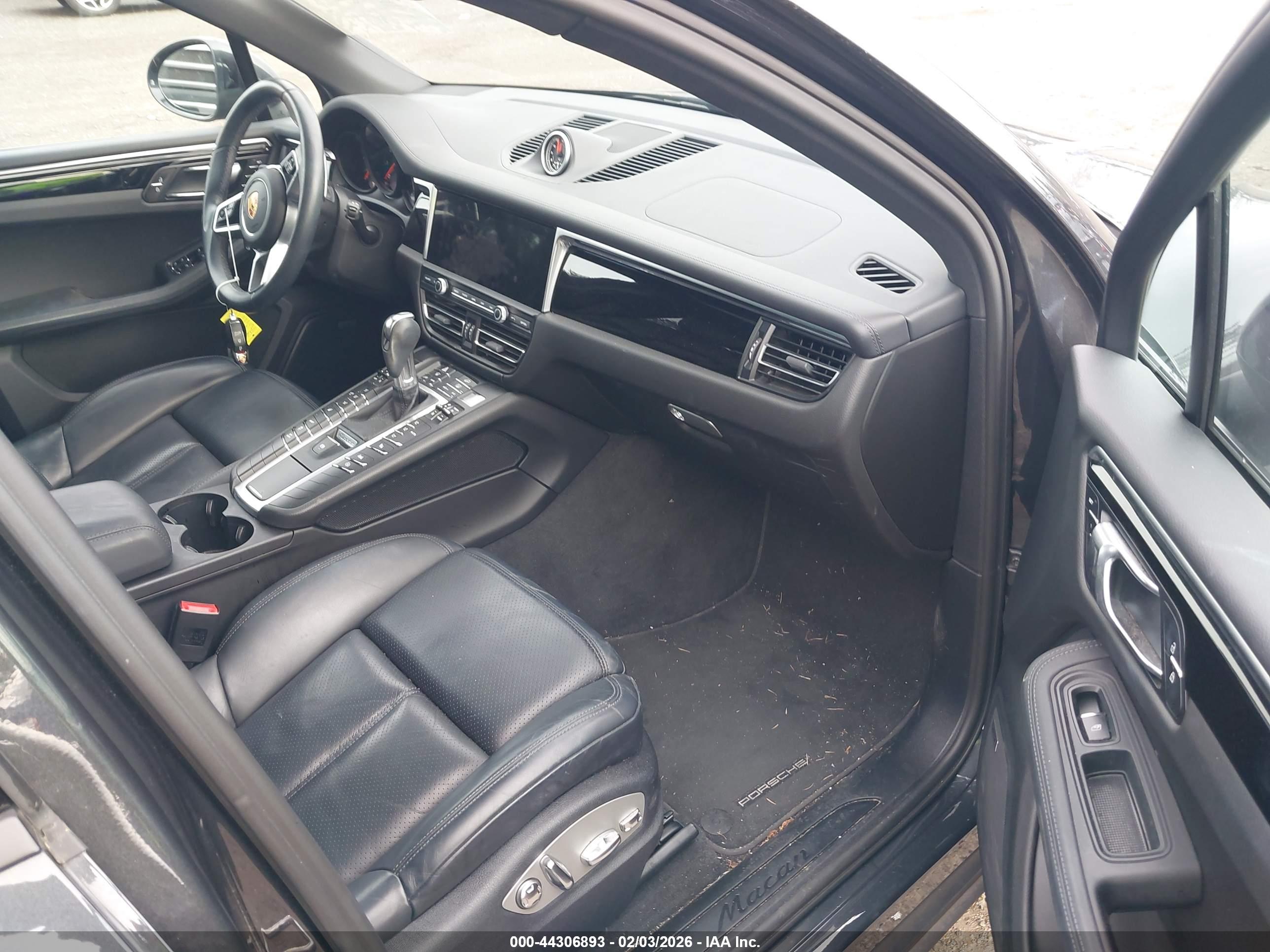 PORSCHE MACAN image 5