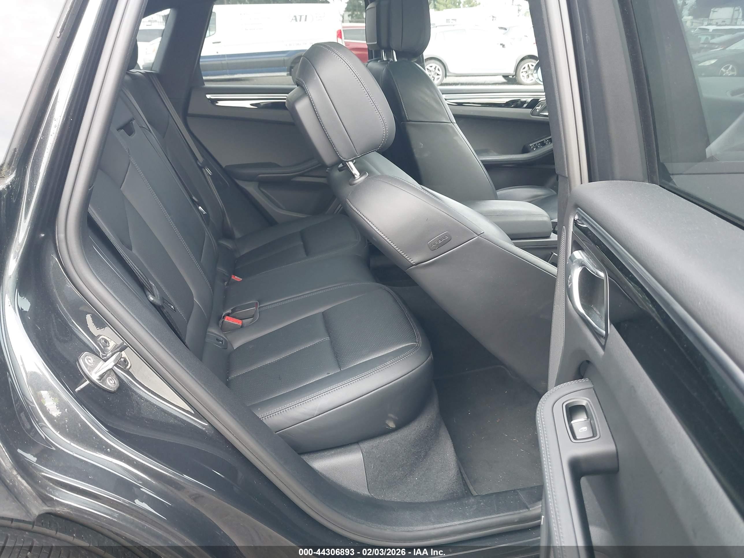 PORSCHE MACAN image 8