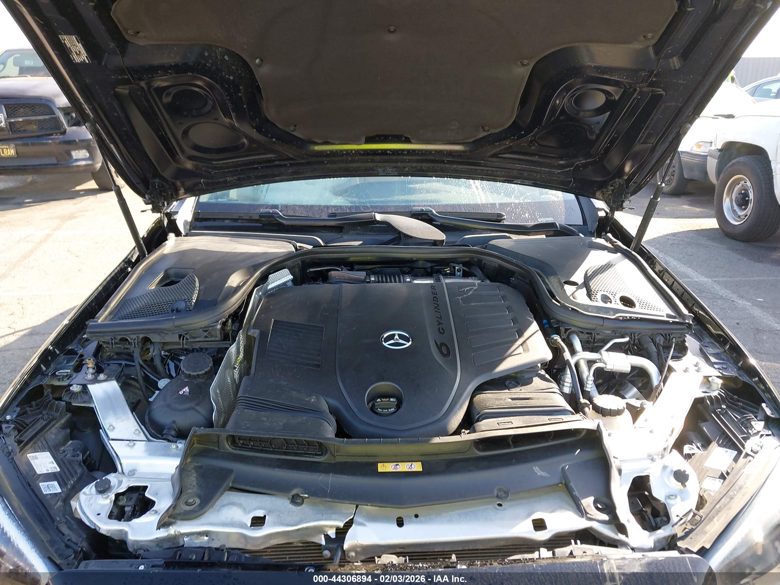 MERCEDES-BENZ E image 10