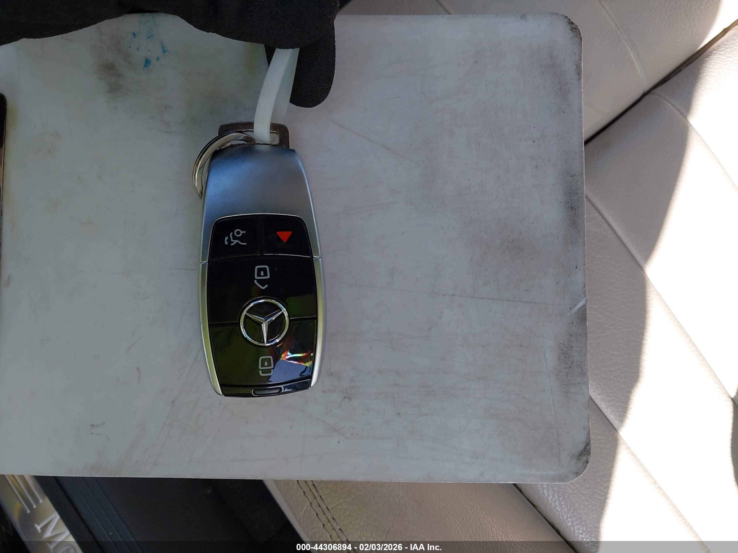 MERCEDES-BENZ E image 11