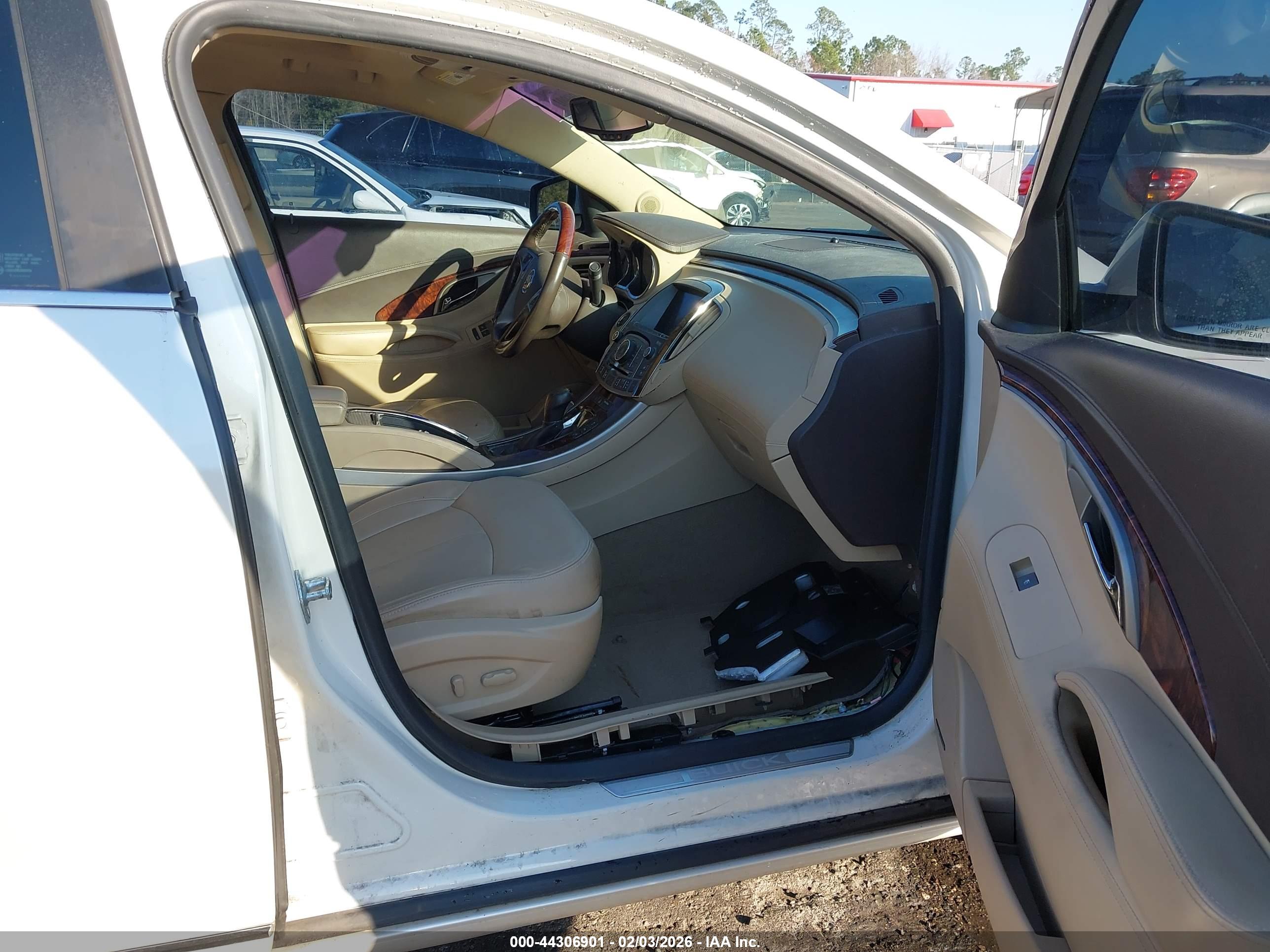 BUICK LACROSSE image 5