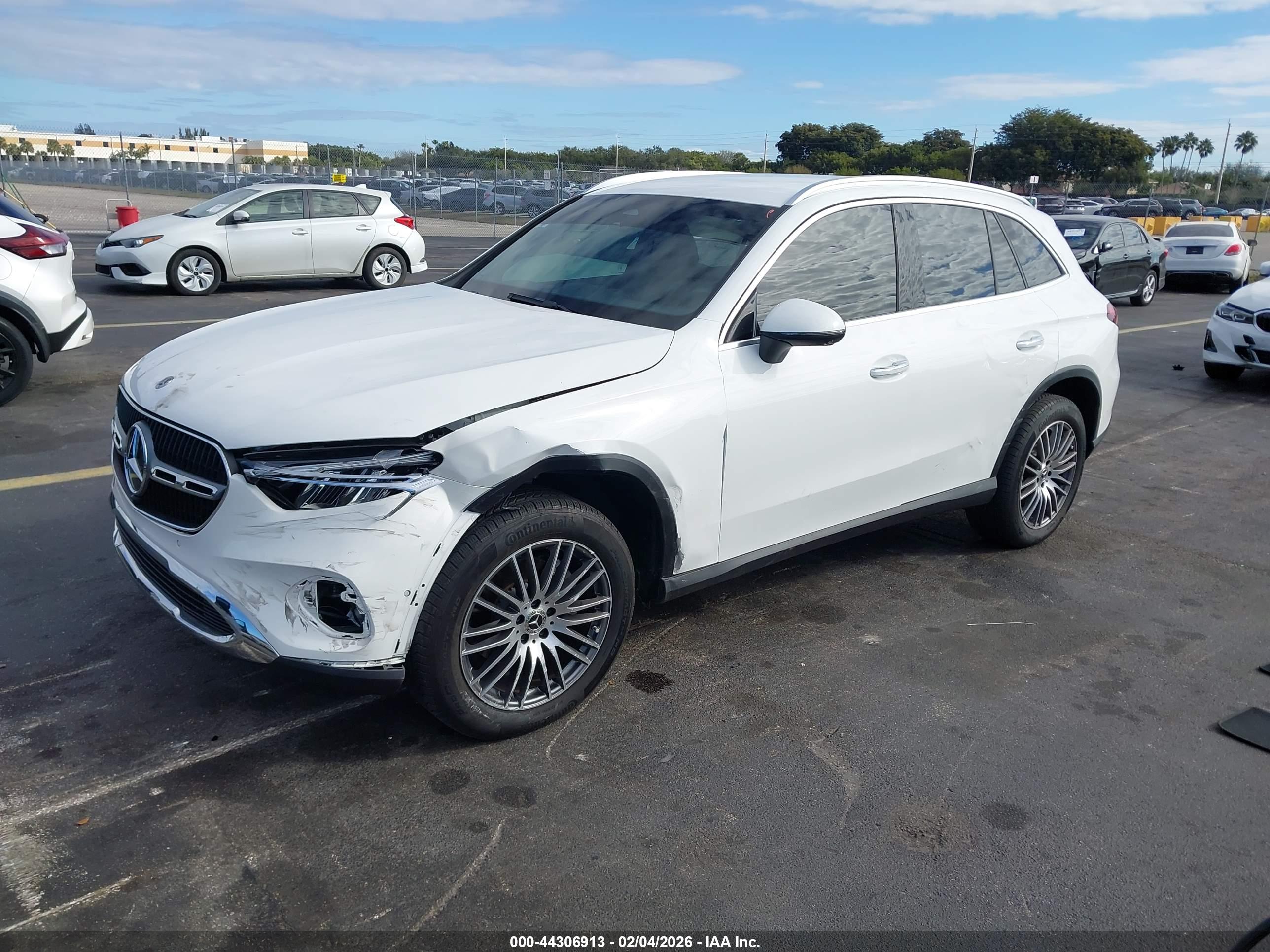MERCEDES-BENZ GLC image 2