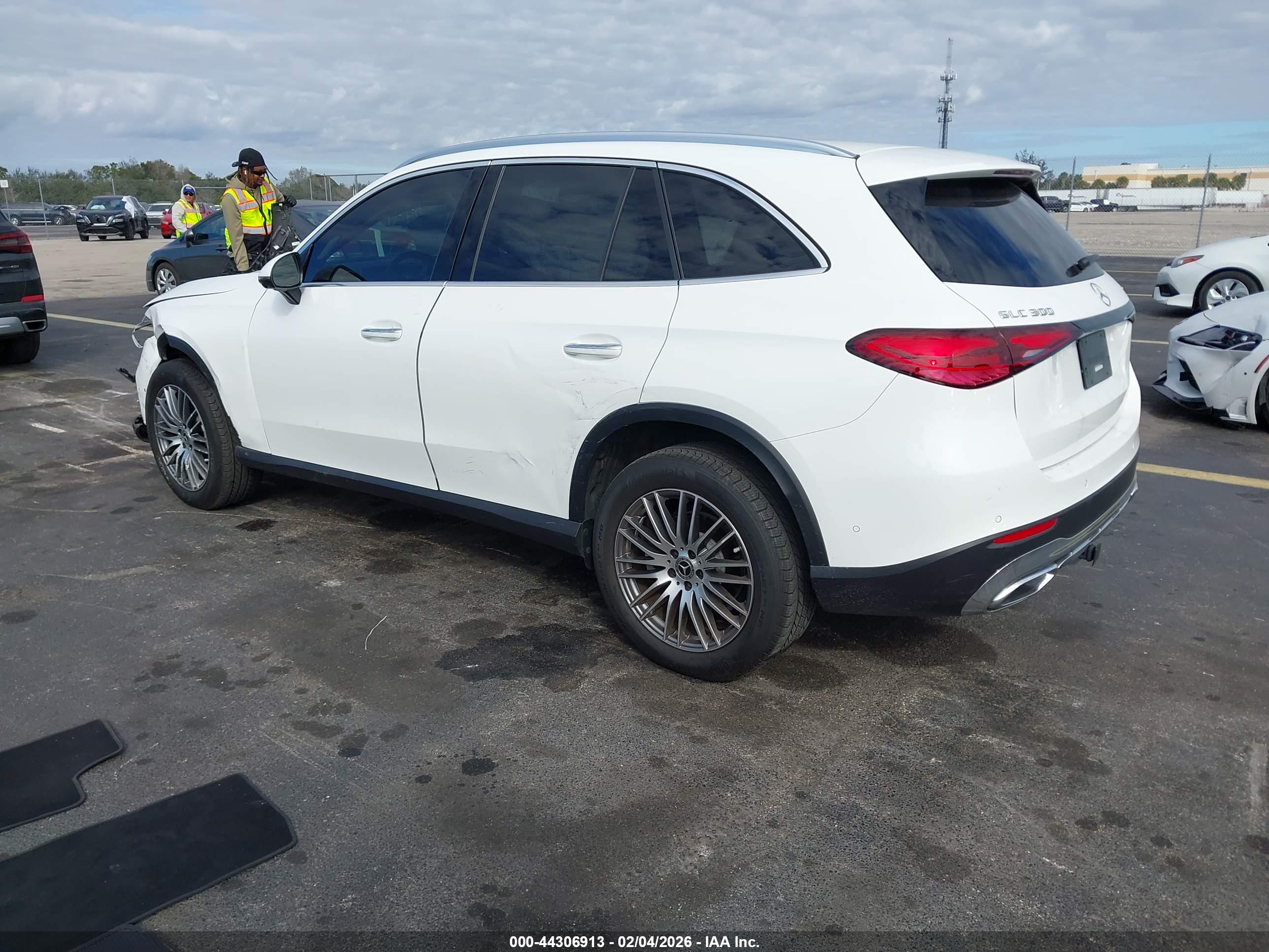 MERCEDES-BENZ GLC image 3
