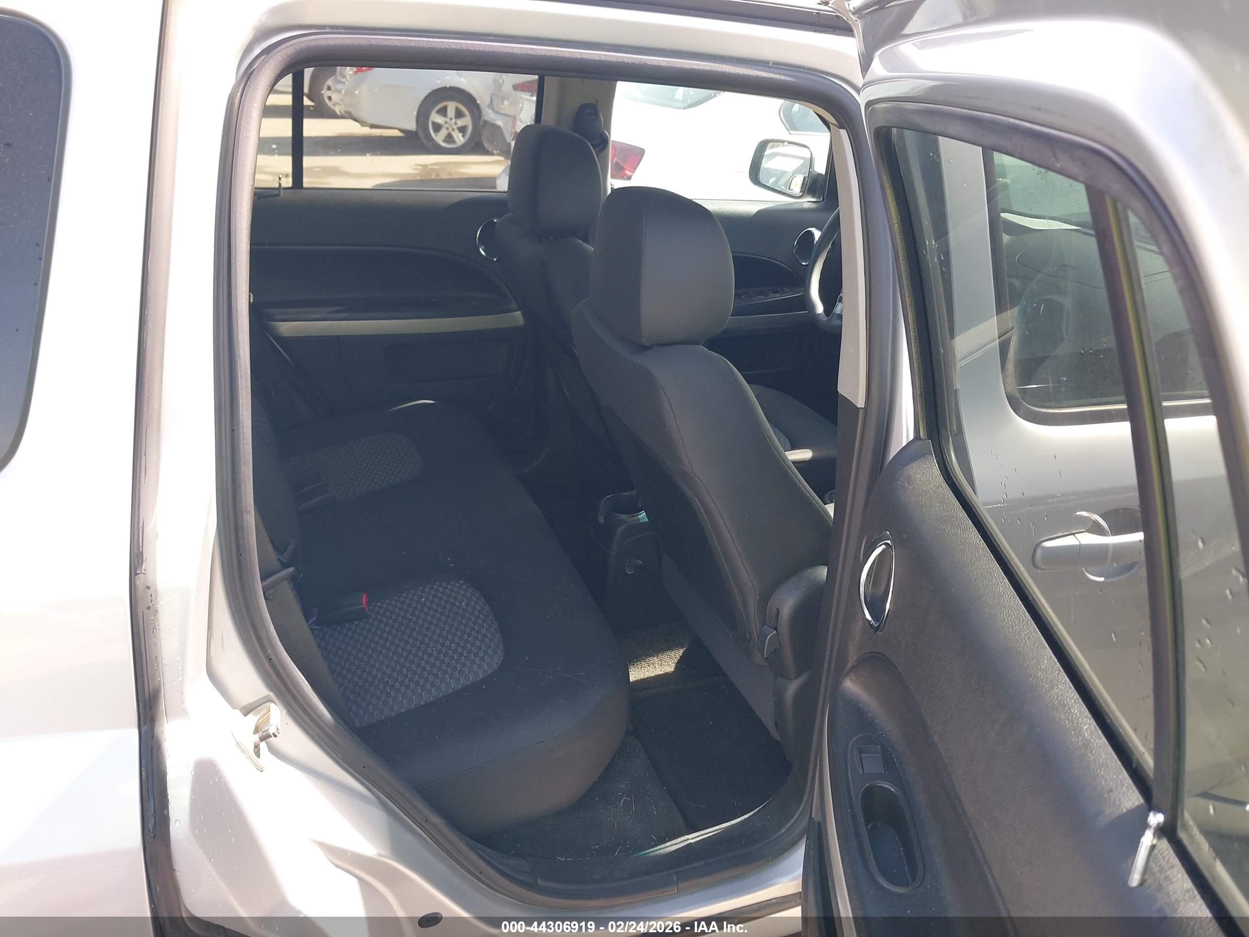CHEVROLET HHR image 8