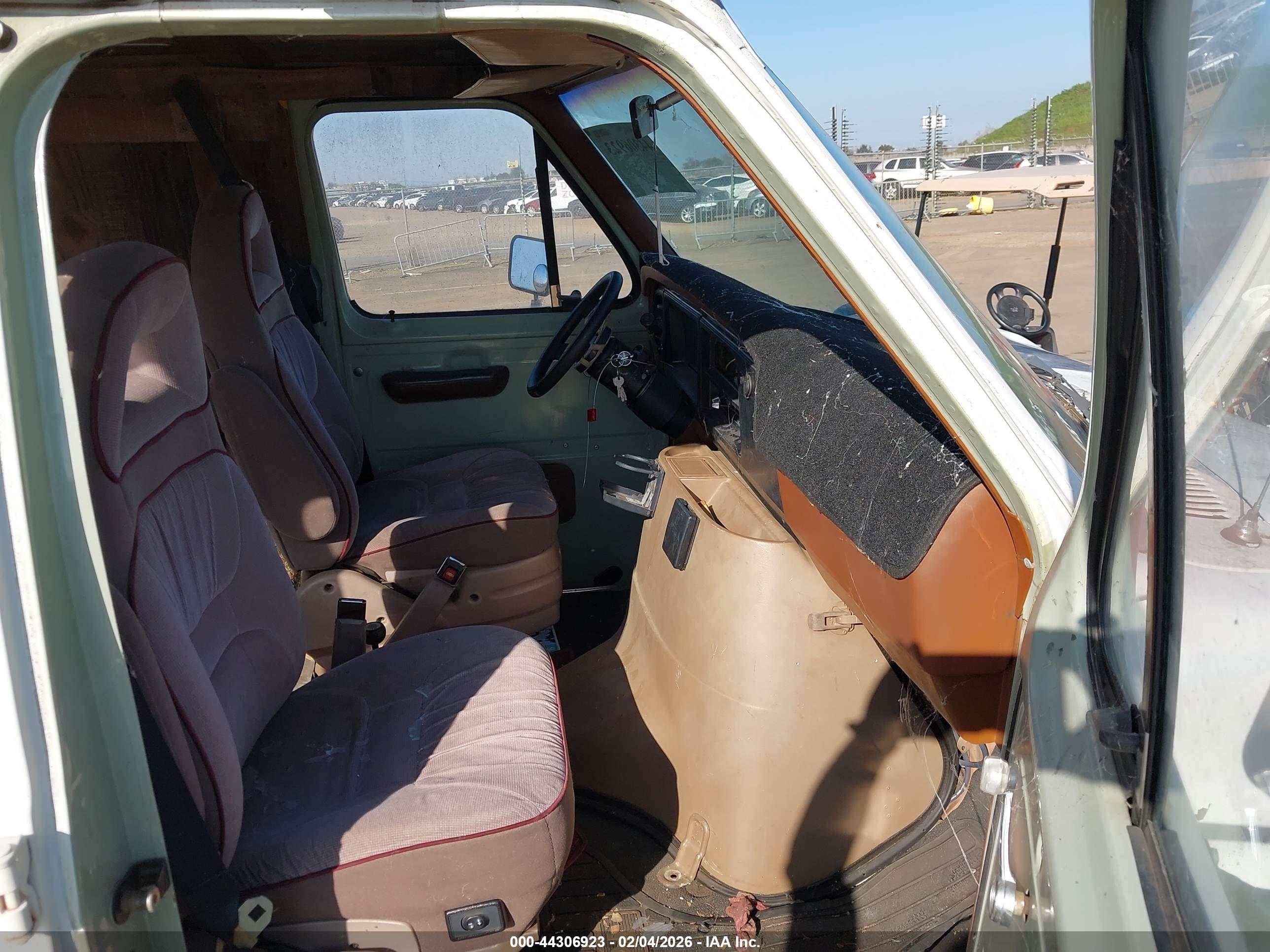 FORD ECONOLINE image 5
