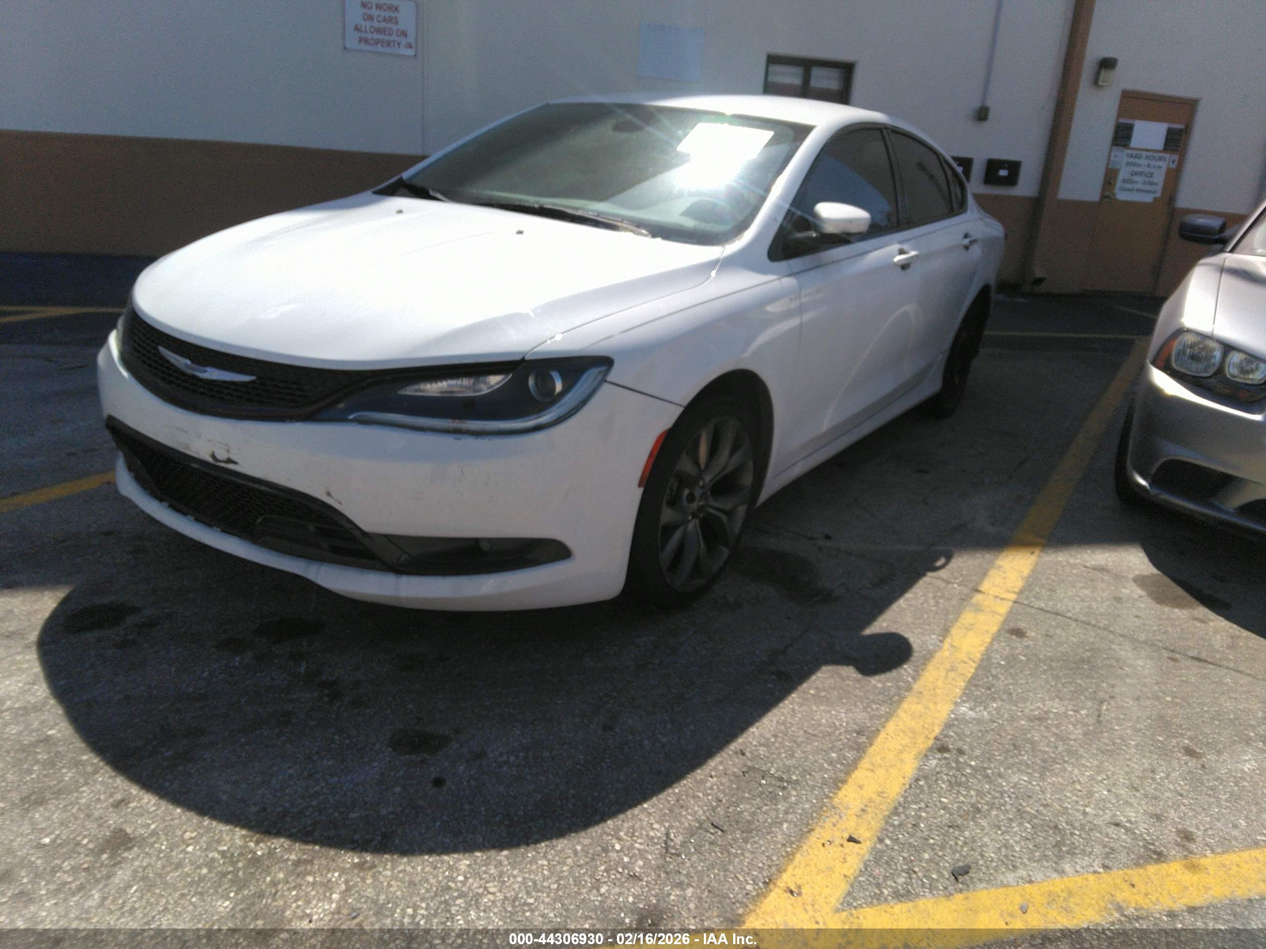 CHRYSLER 200 image 2