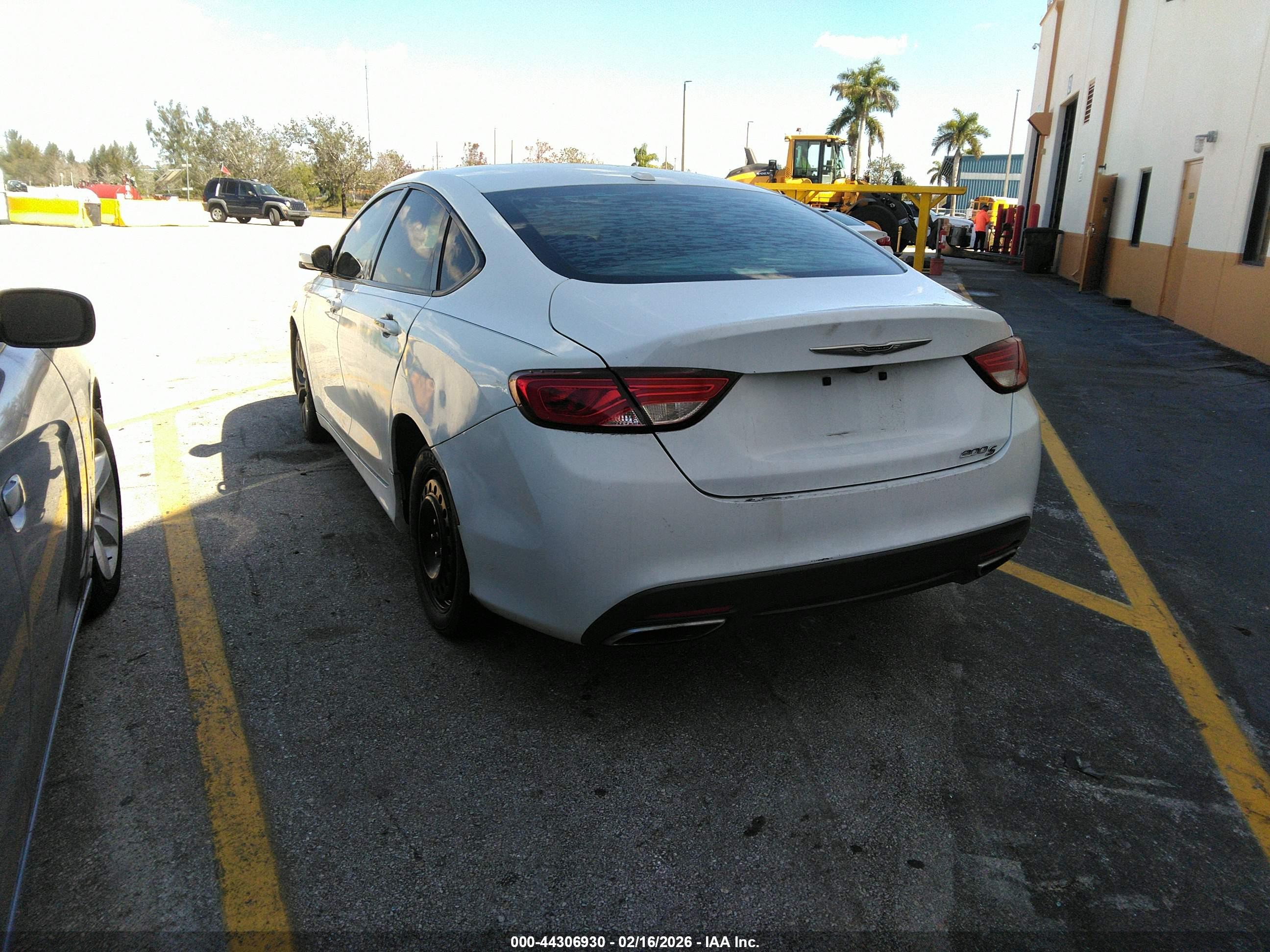 CHRYSLER 200 image 3