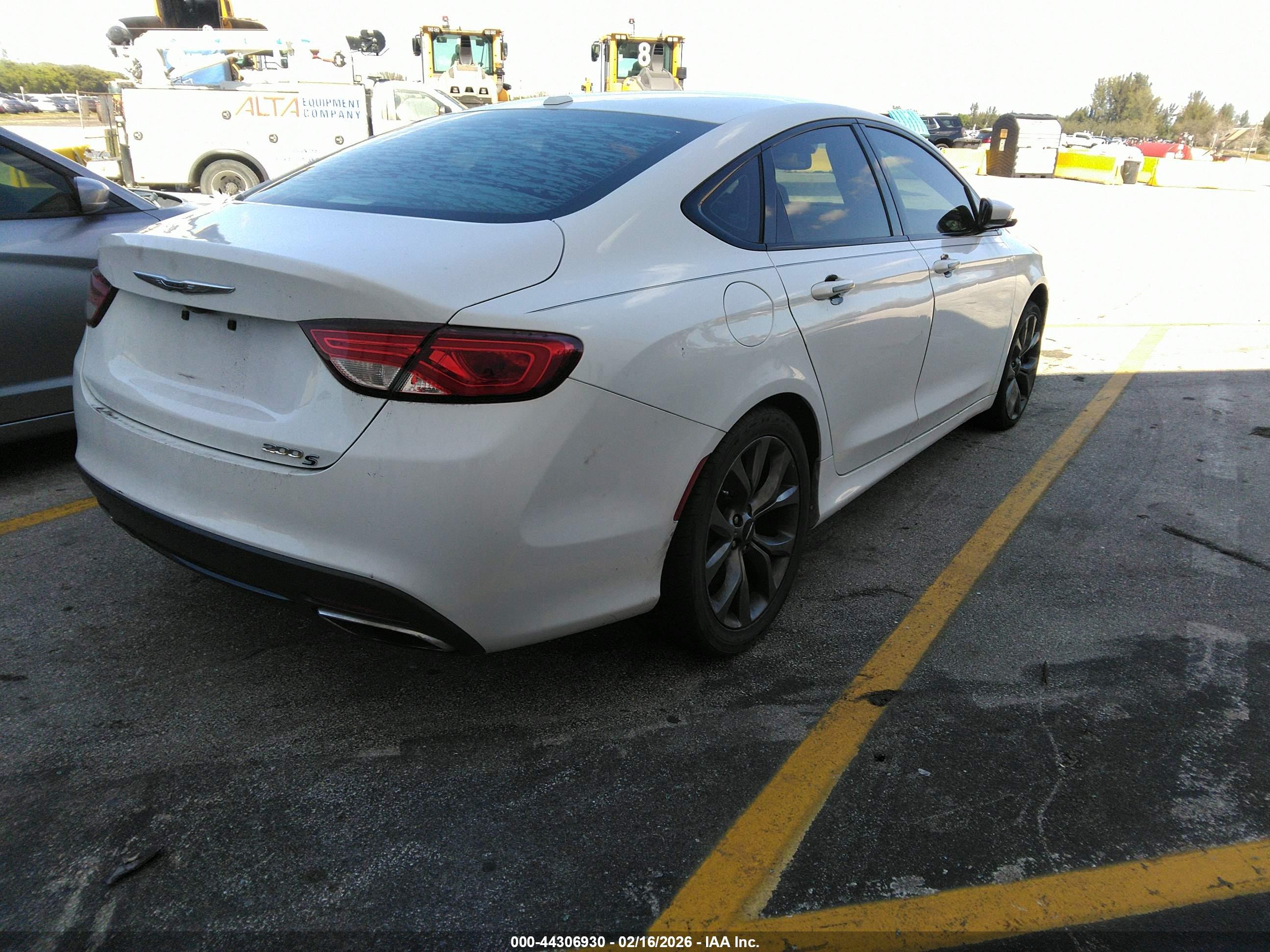 CHRYSLER 200 image 4