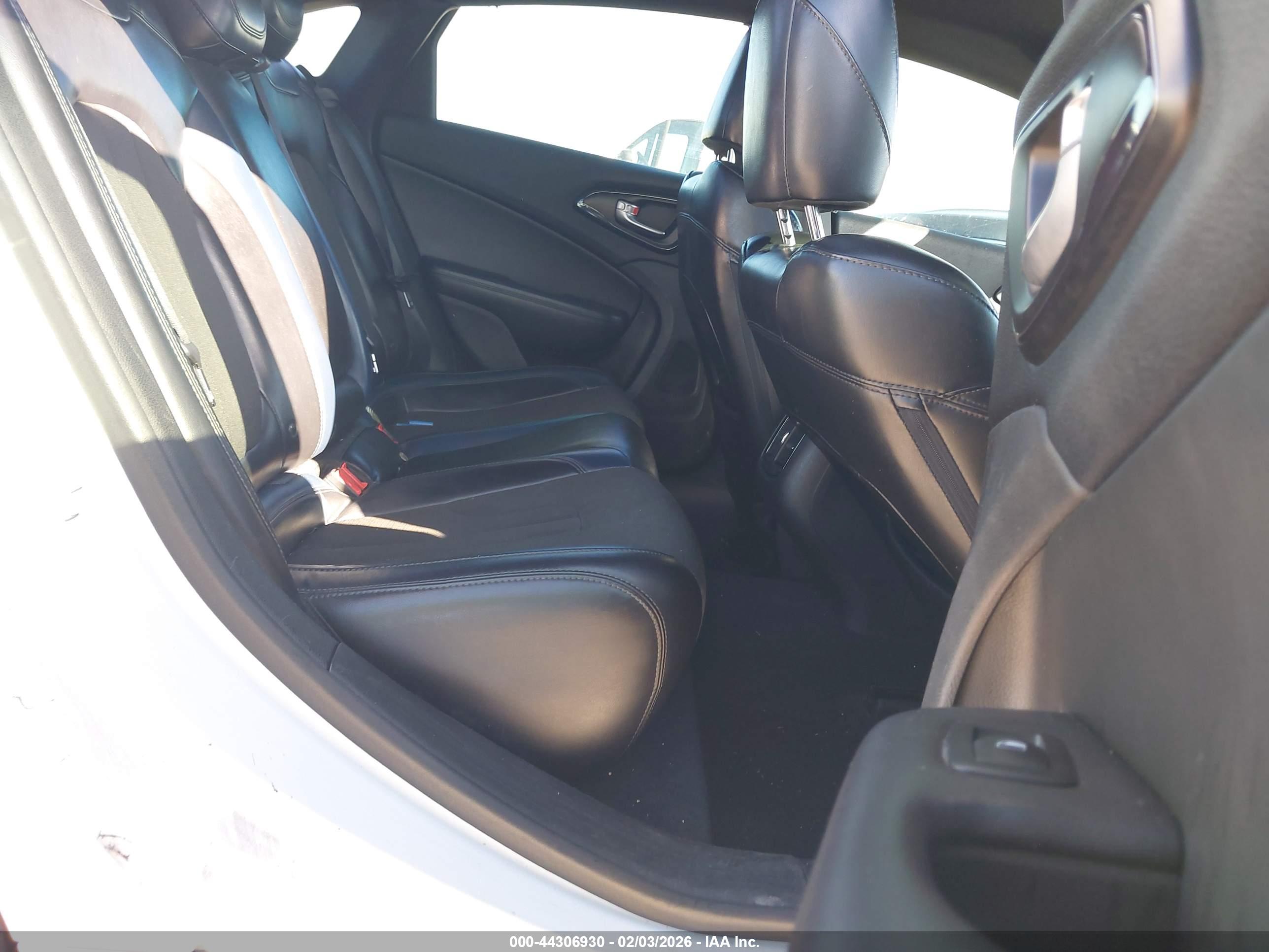 CHRYSLER 200 image 8