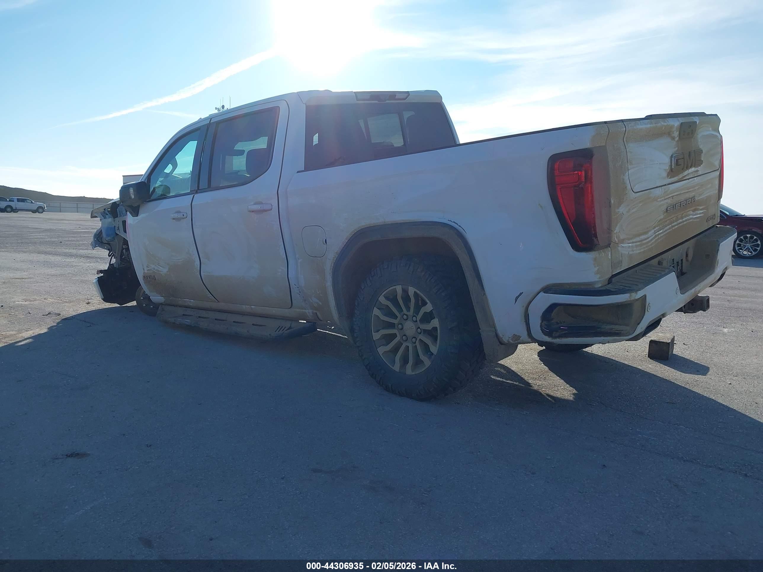 GMC SIERRA image 3
