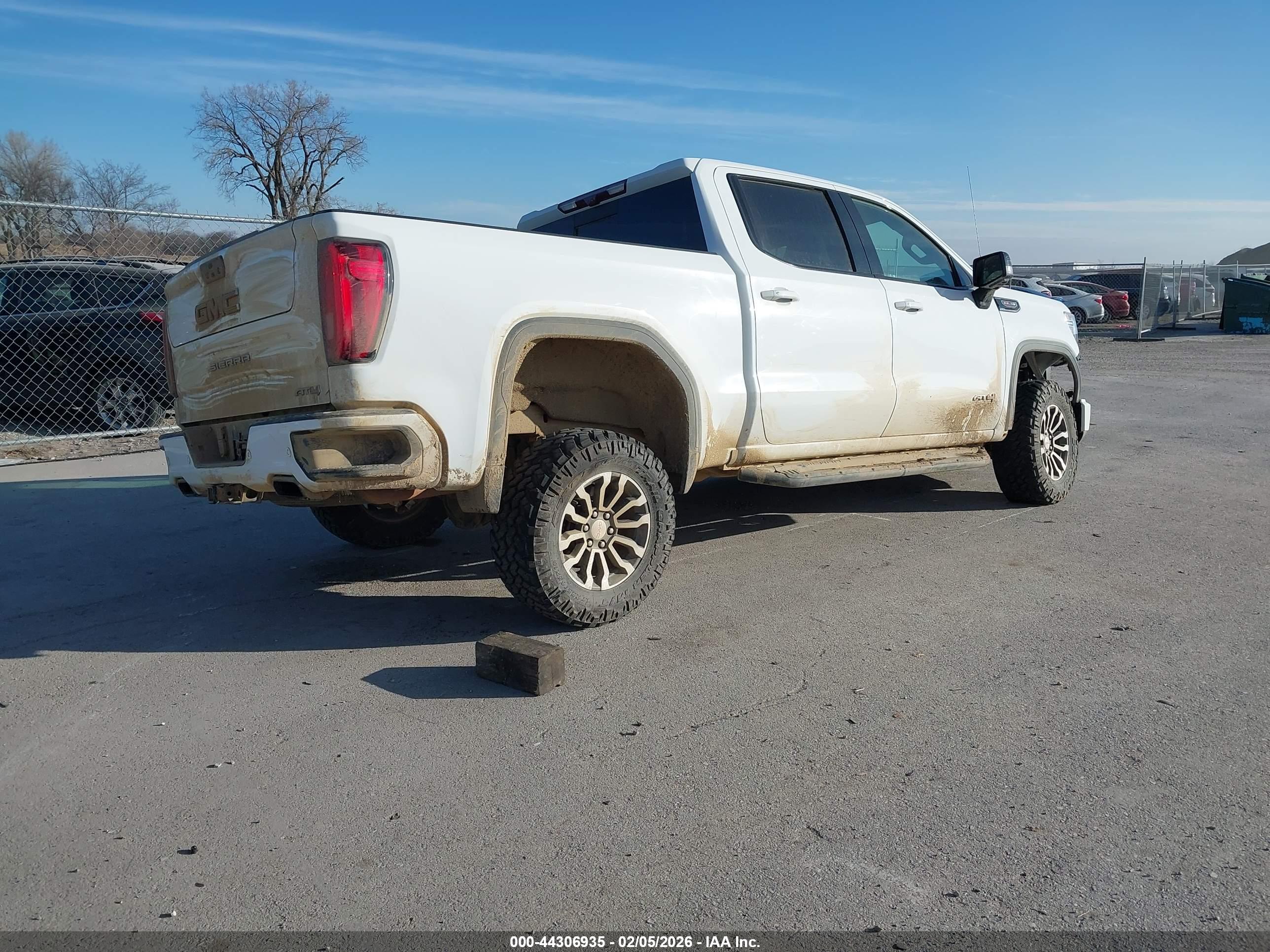 GMC SIERRA image 4