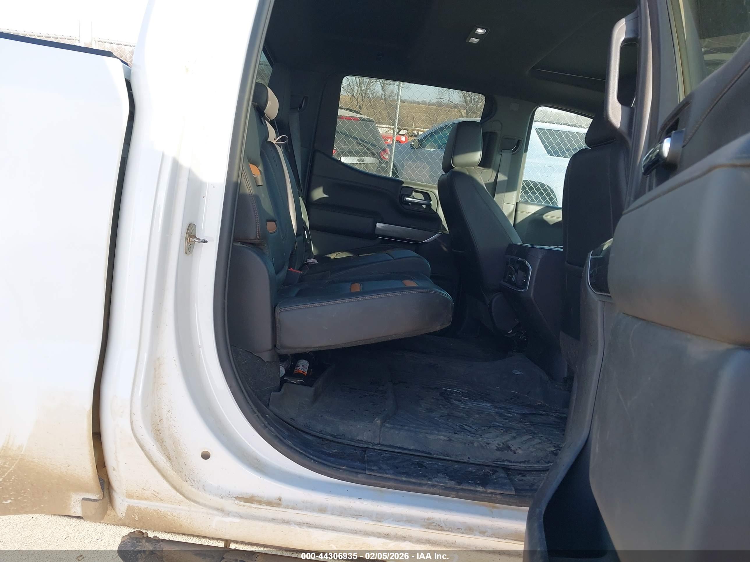 GMC SIERRA image 8