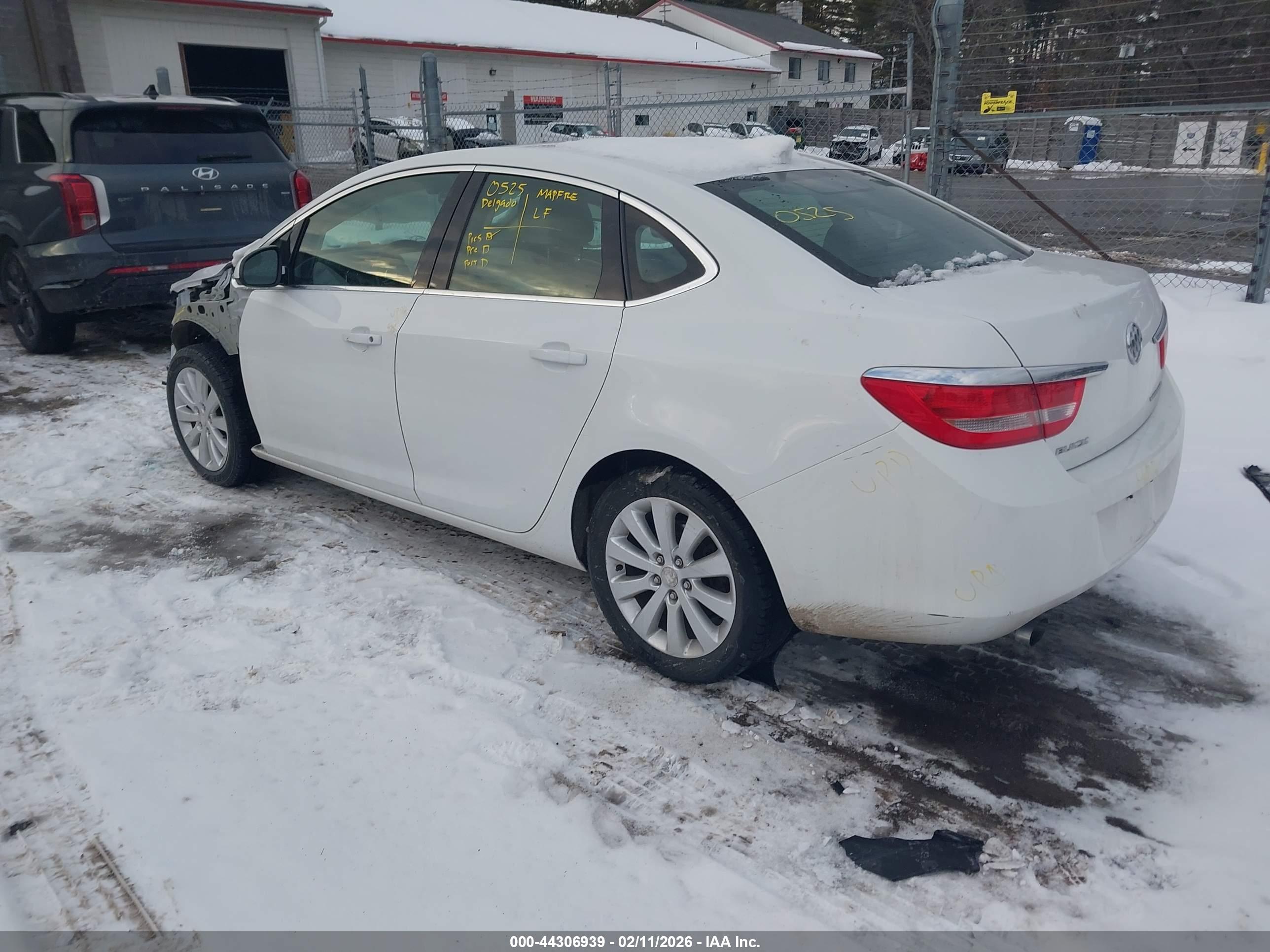 BUICK VERANO image 3