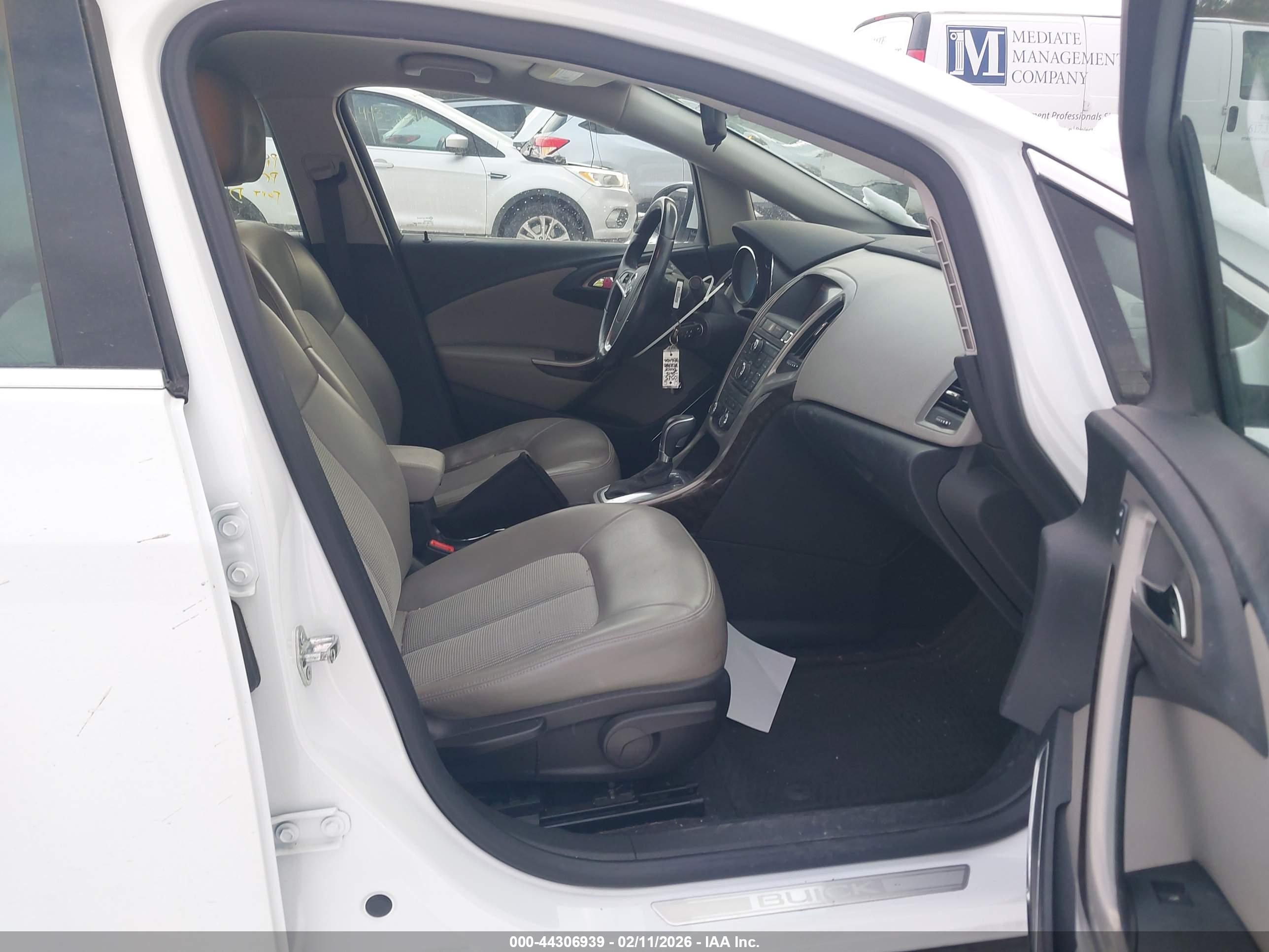 BUICK VERANO image 5