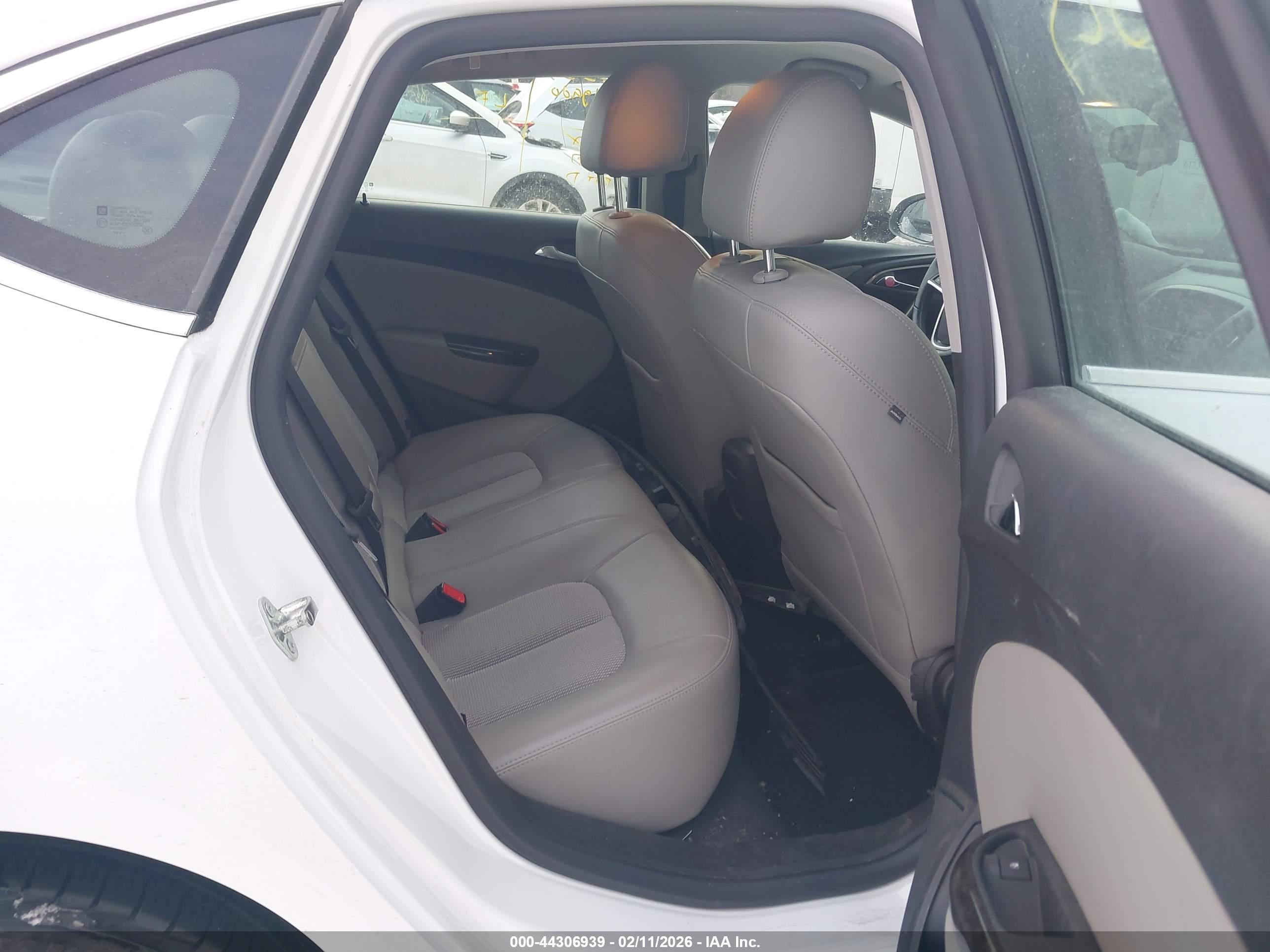 BUICK VERANO image 8