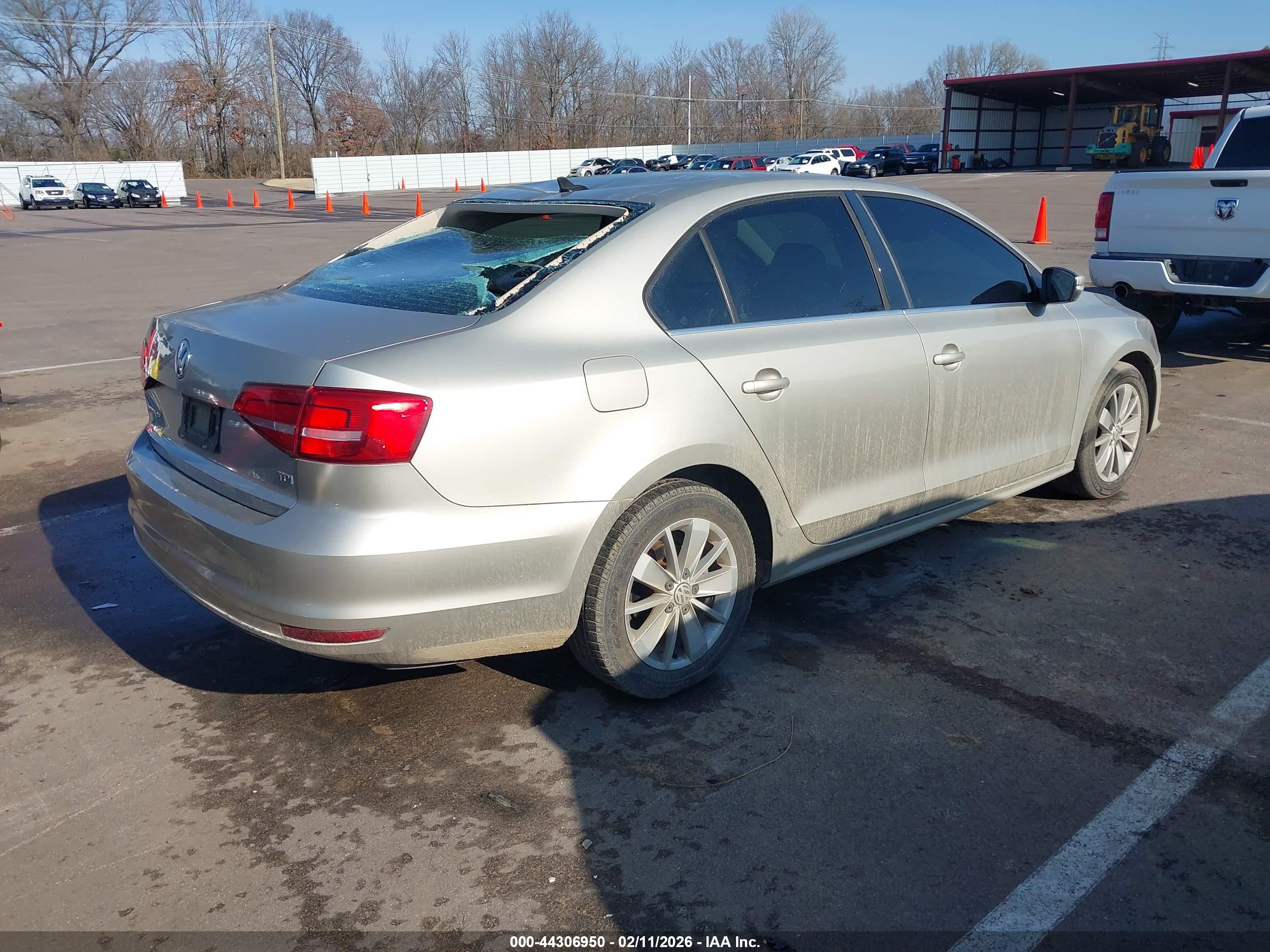 VOLKSWAGEN JETTA image 4