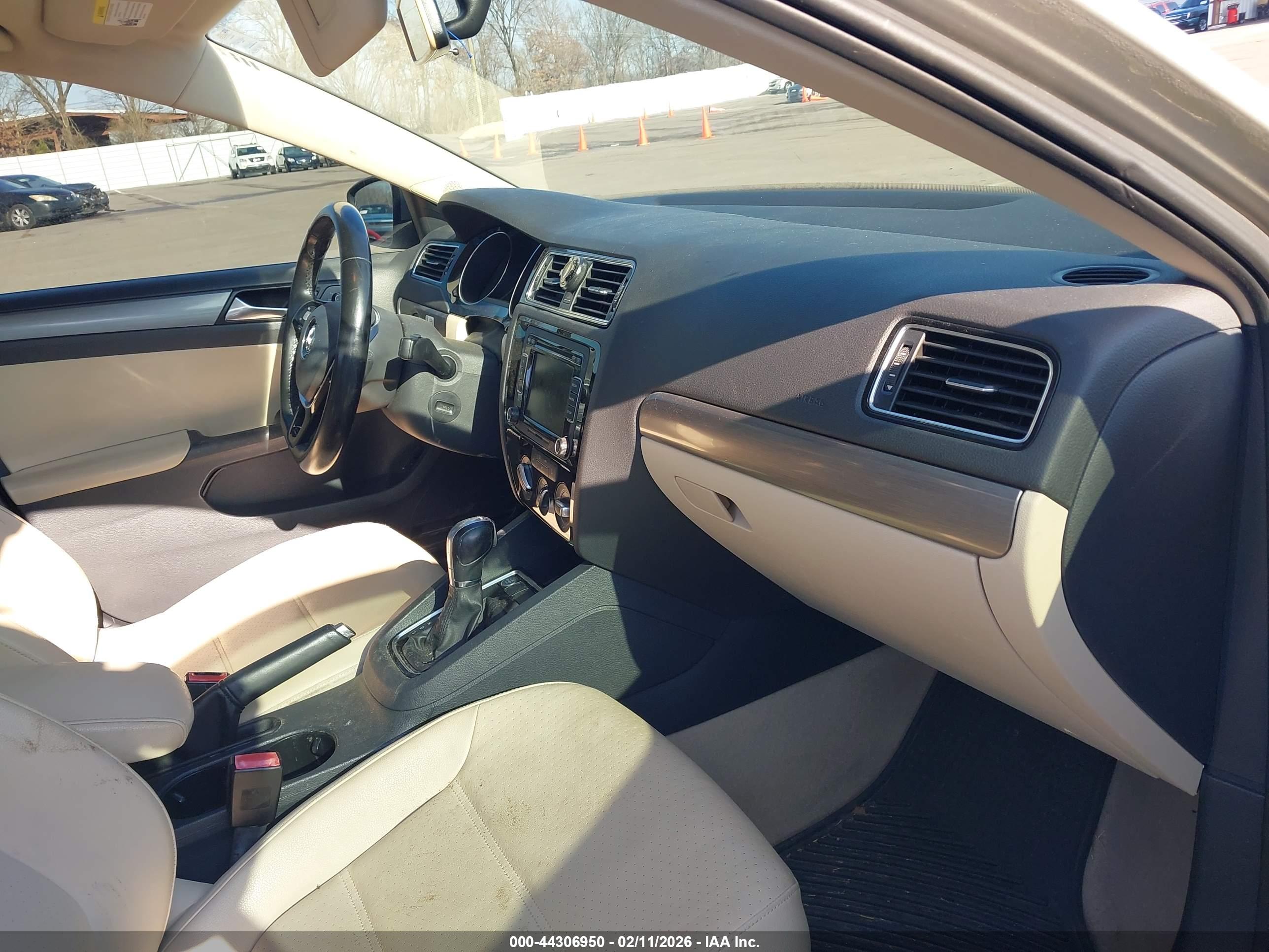 VOLKSWAGEN JETTA image 5