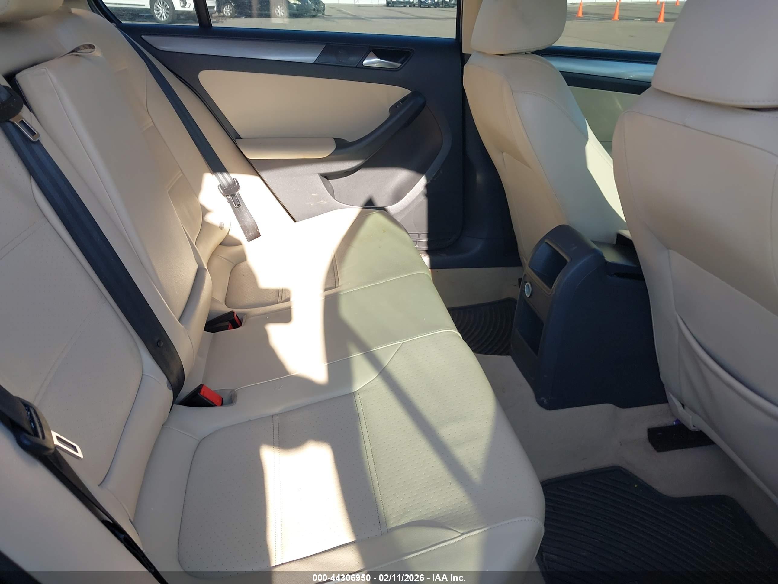 VOLKSWAGEN JETTA image 8