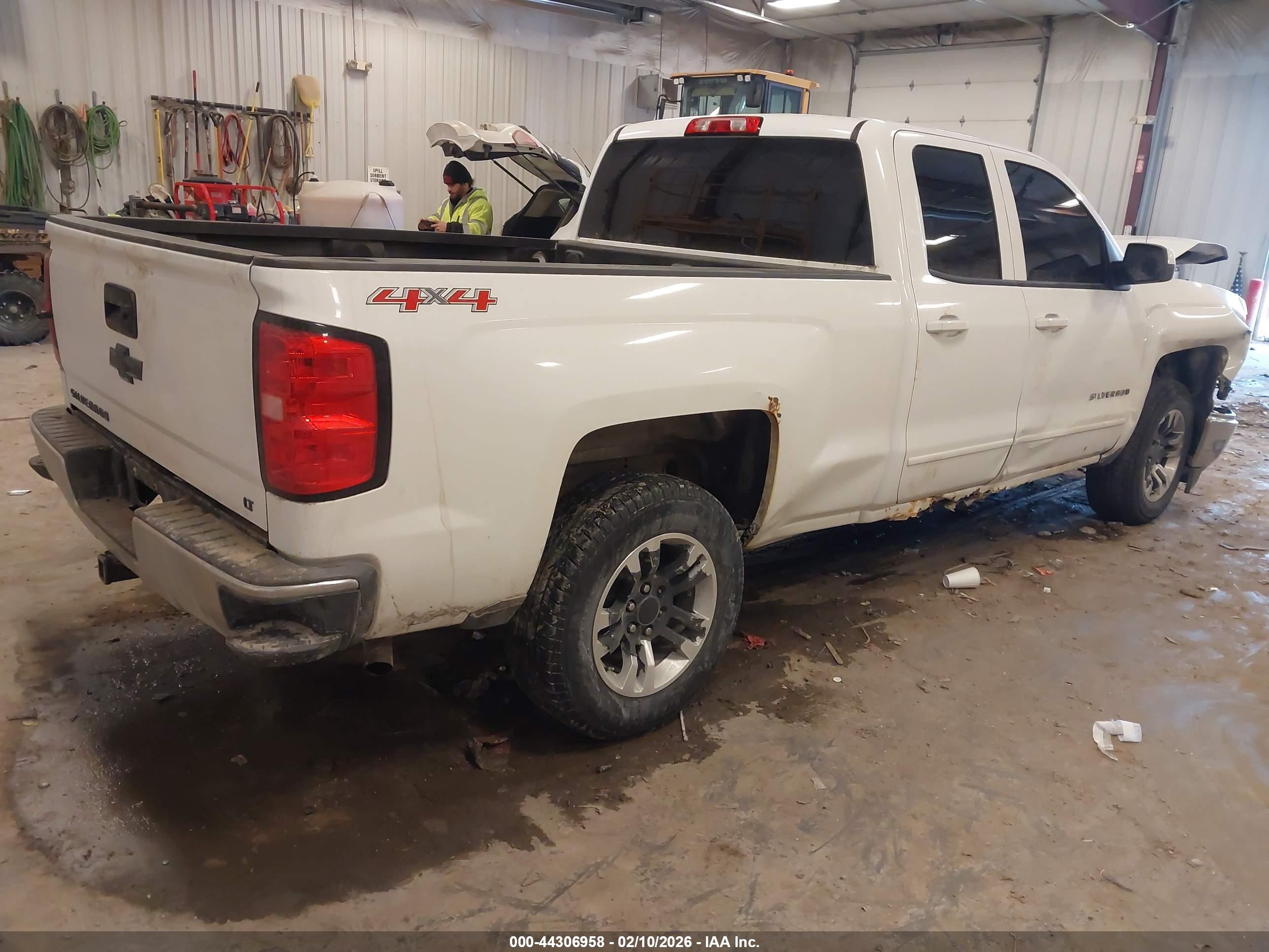 CHEVROLET SILVERADO image 4