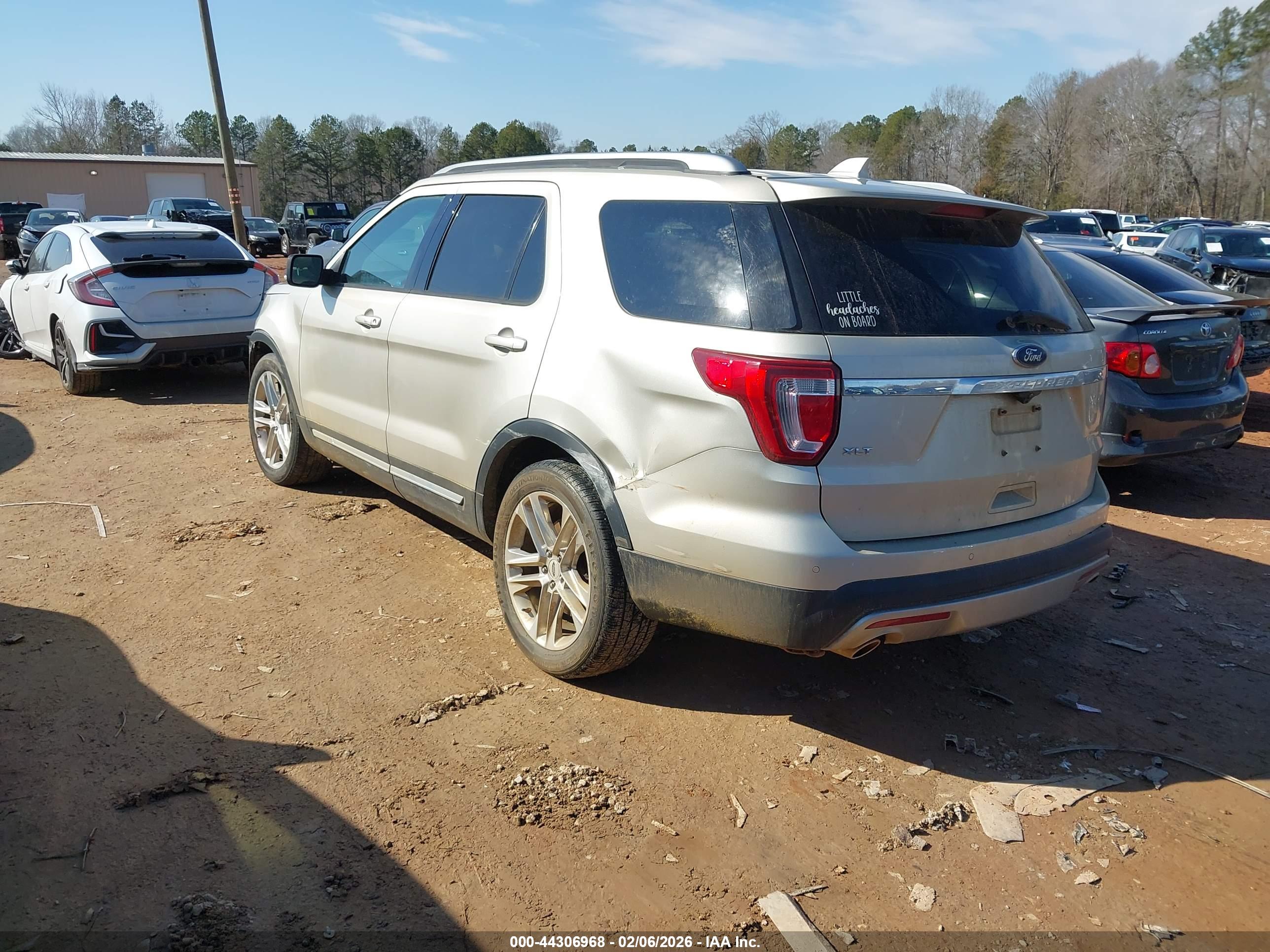FORD EXPLORER image 3