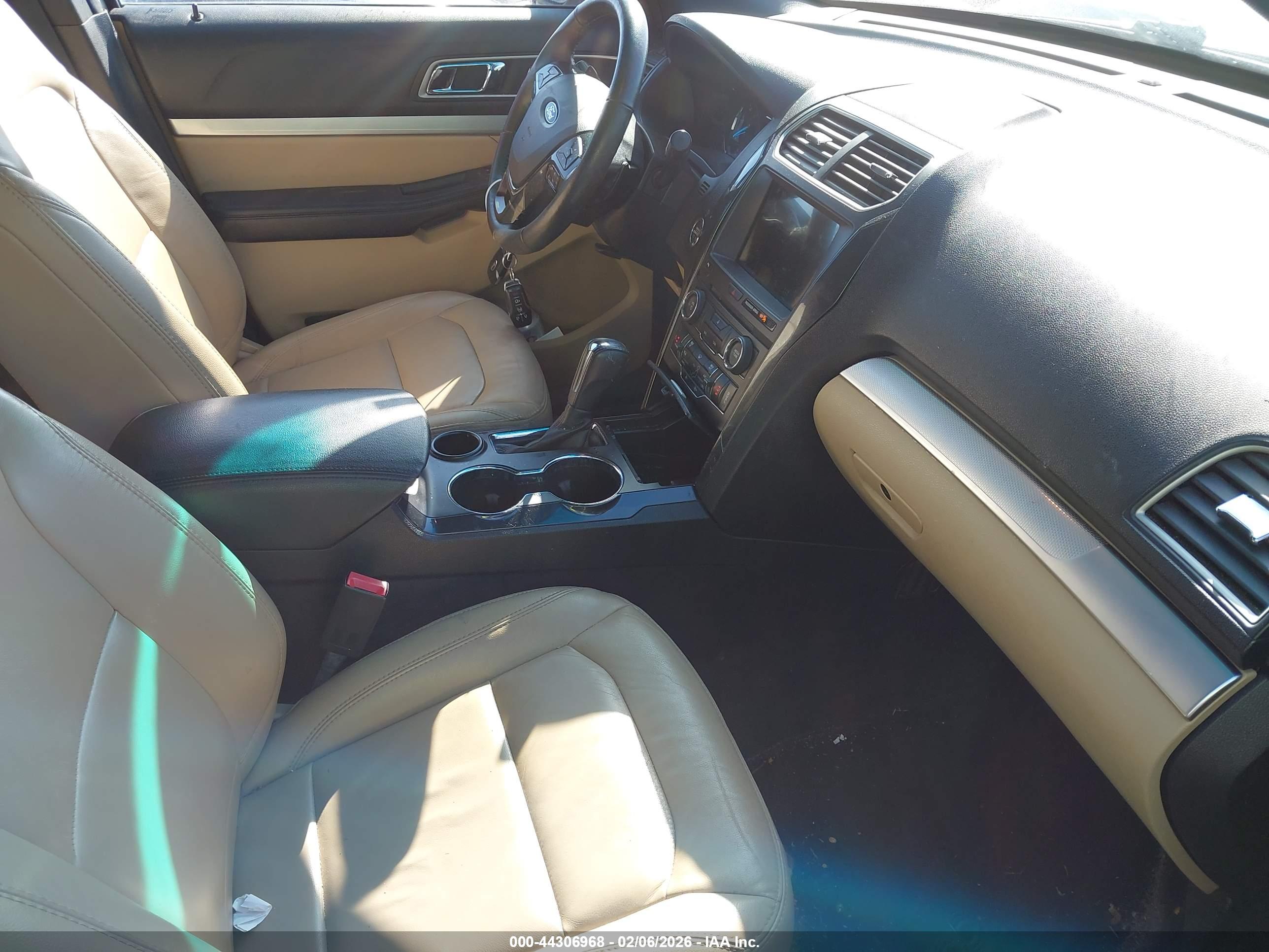 FORD EXPLORER image 5