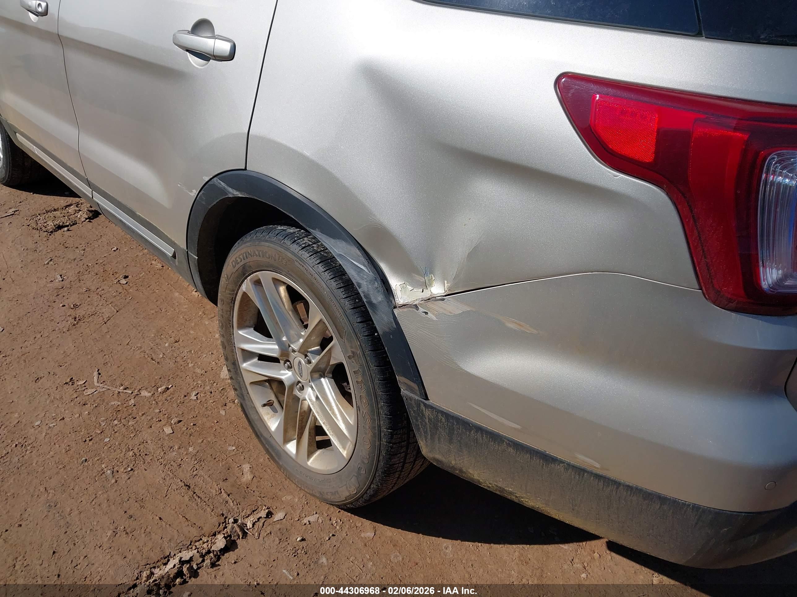 FORD EXPLORER image 6